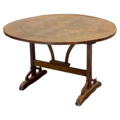 Table à vin ronde à plateau basculant en cuir d'antiquités, FR-0231