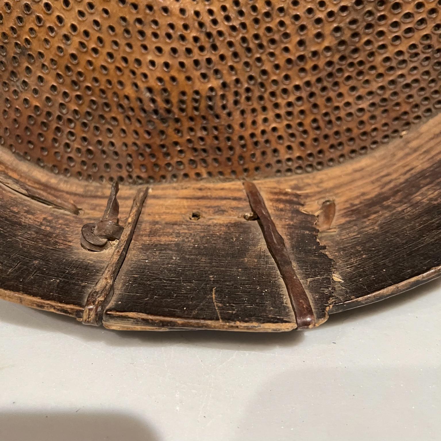 Farm tool
Antique Goatskin and Bentwood Flour Sieve Primitive Leather Strainer Sifter Kitchenware Farm Tool from Guatemala,1800s.
Decorative piece tons of charm.
15 in diameter x 4 h inches
Wear consistent with age and use. Minor structural