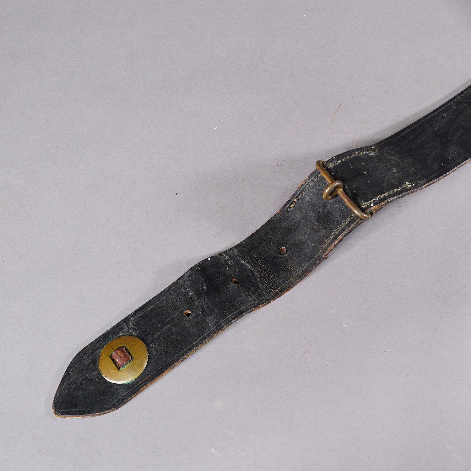 Antique Leather Strap with Six Casted Cattle Bells, Switzerland ca. 1900s In Good Condition For Sale In Berghuelen, DE