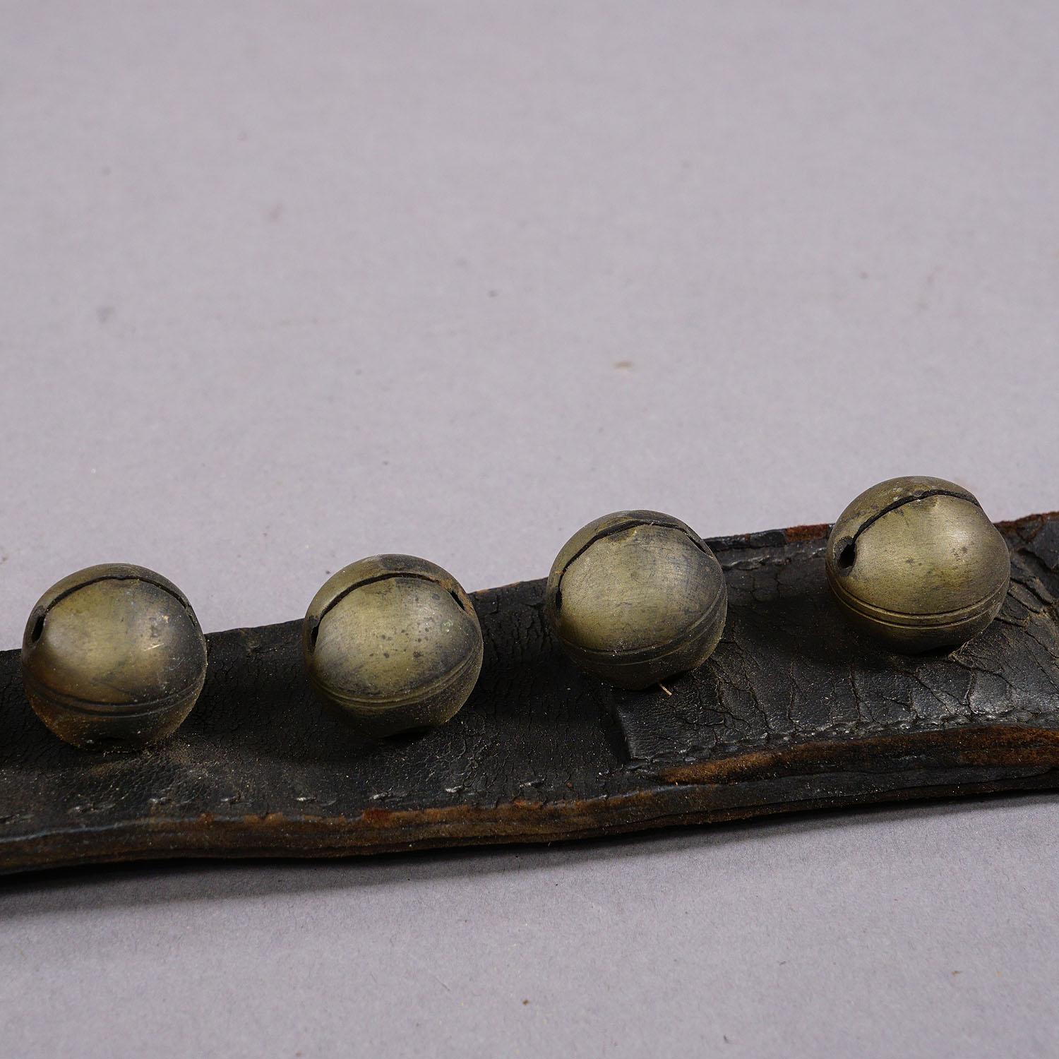 Antique Leather Strap with Thirteen Bronze Bells, Switzerland ca. 1900s In Good Condition For Sale In Berghuelen, DE