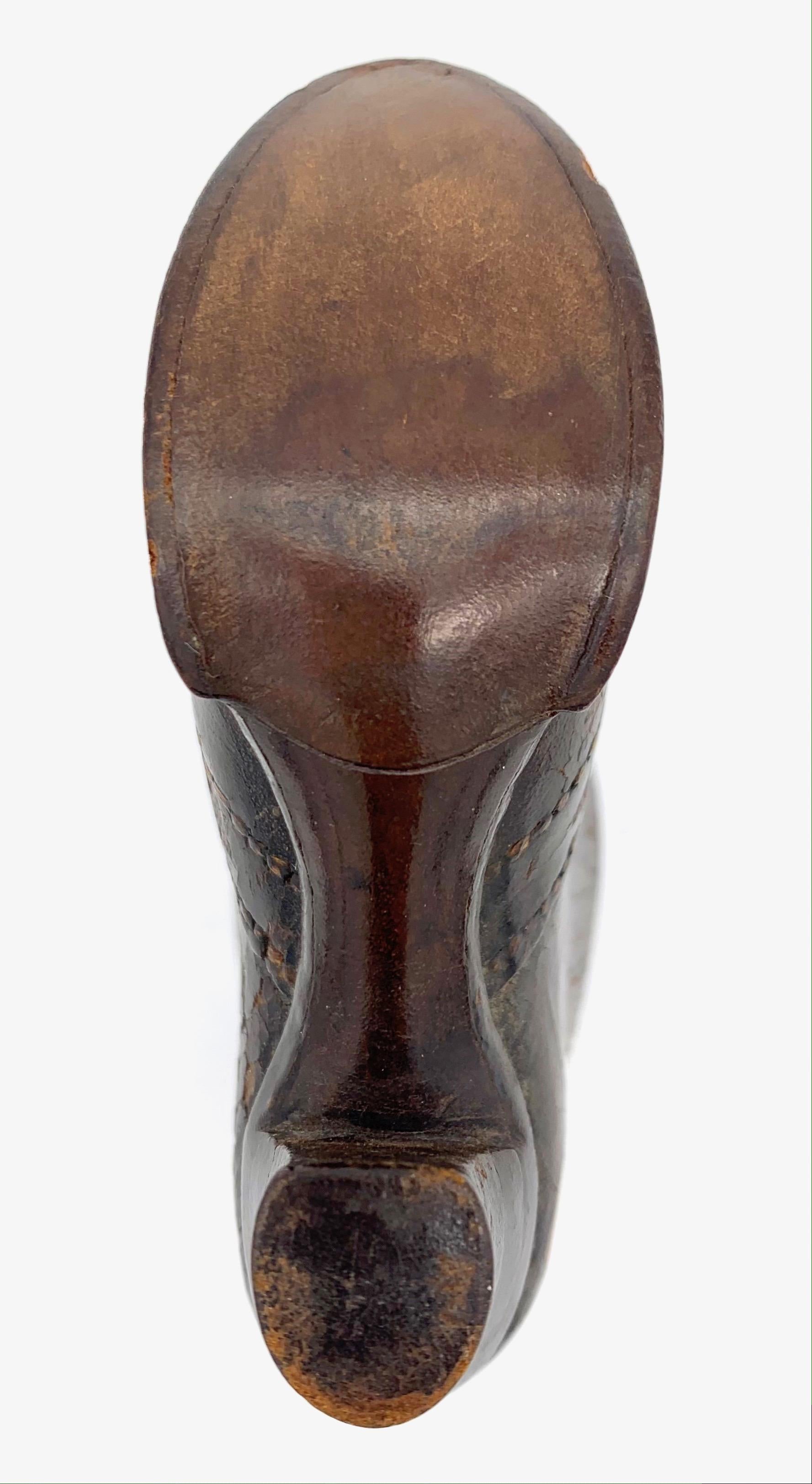 Antique Leather Suffbox in the Shape of a Boot For Sale 2