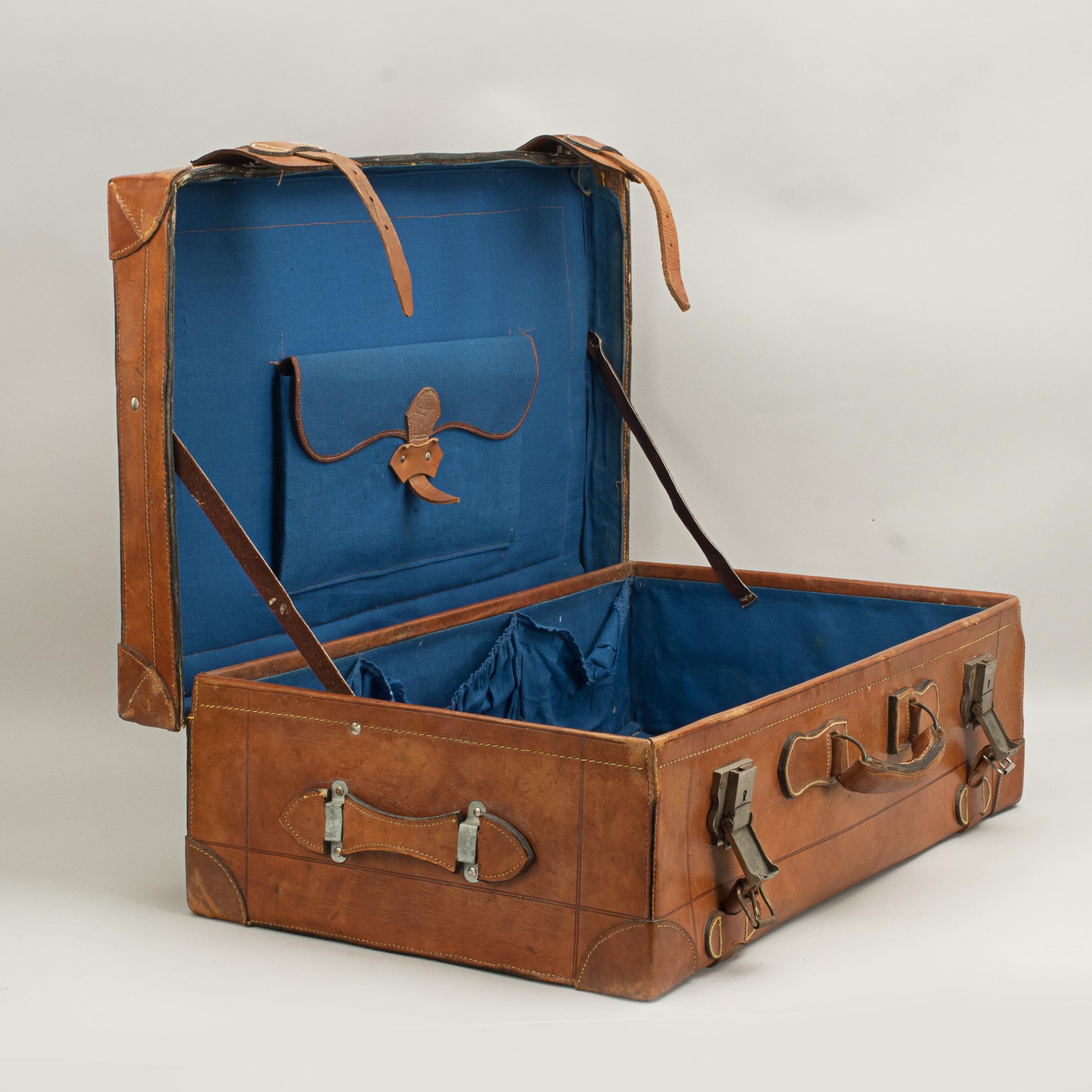 Antique Leather Suitcase, Travelling Luggage or Motoring Case For Sale 4