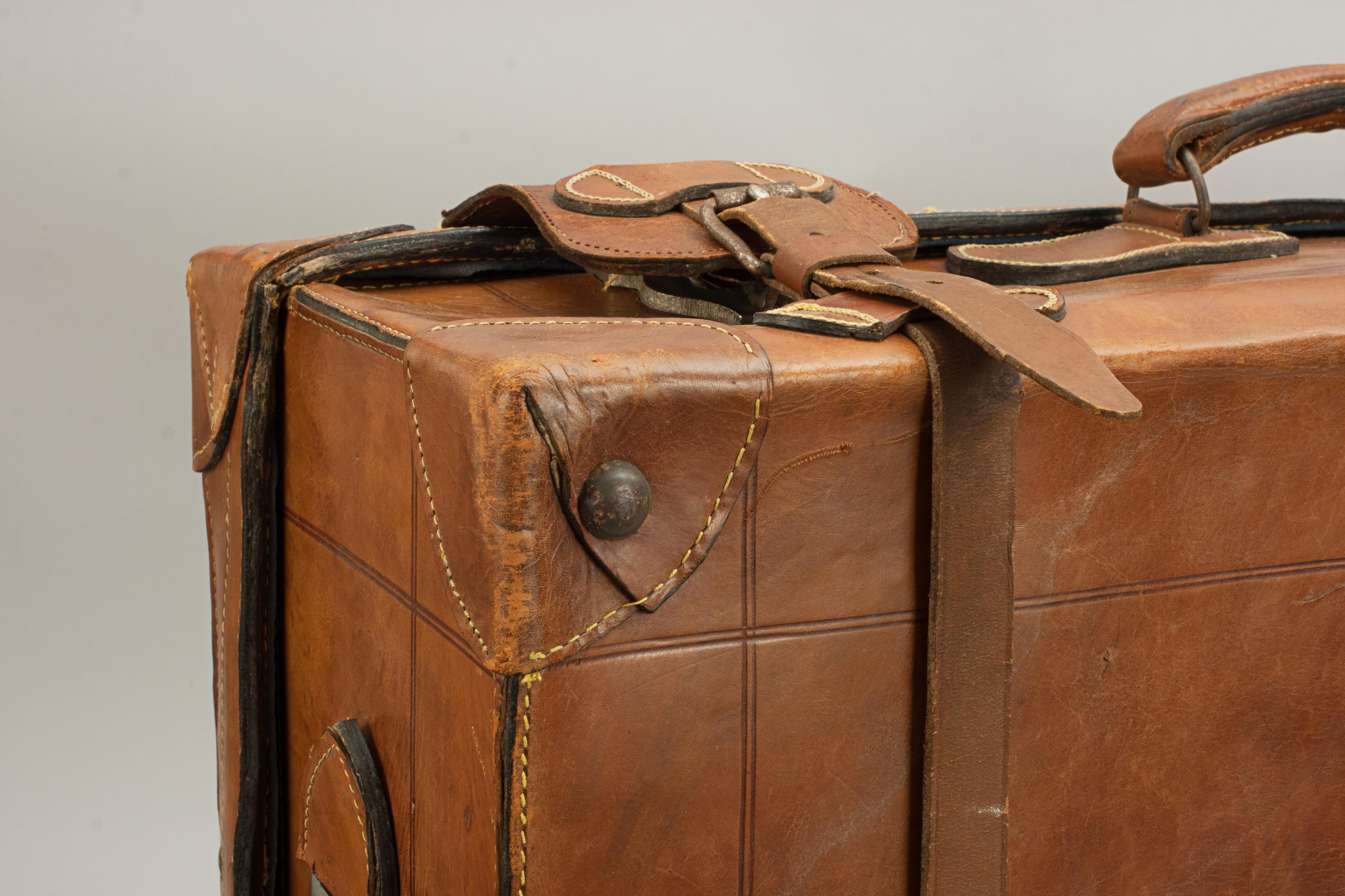 Antique Leather Suitcase, Travelling Luggage or Motoring Case For Sale 6