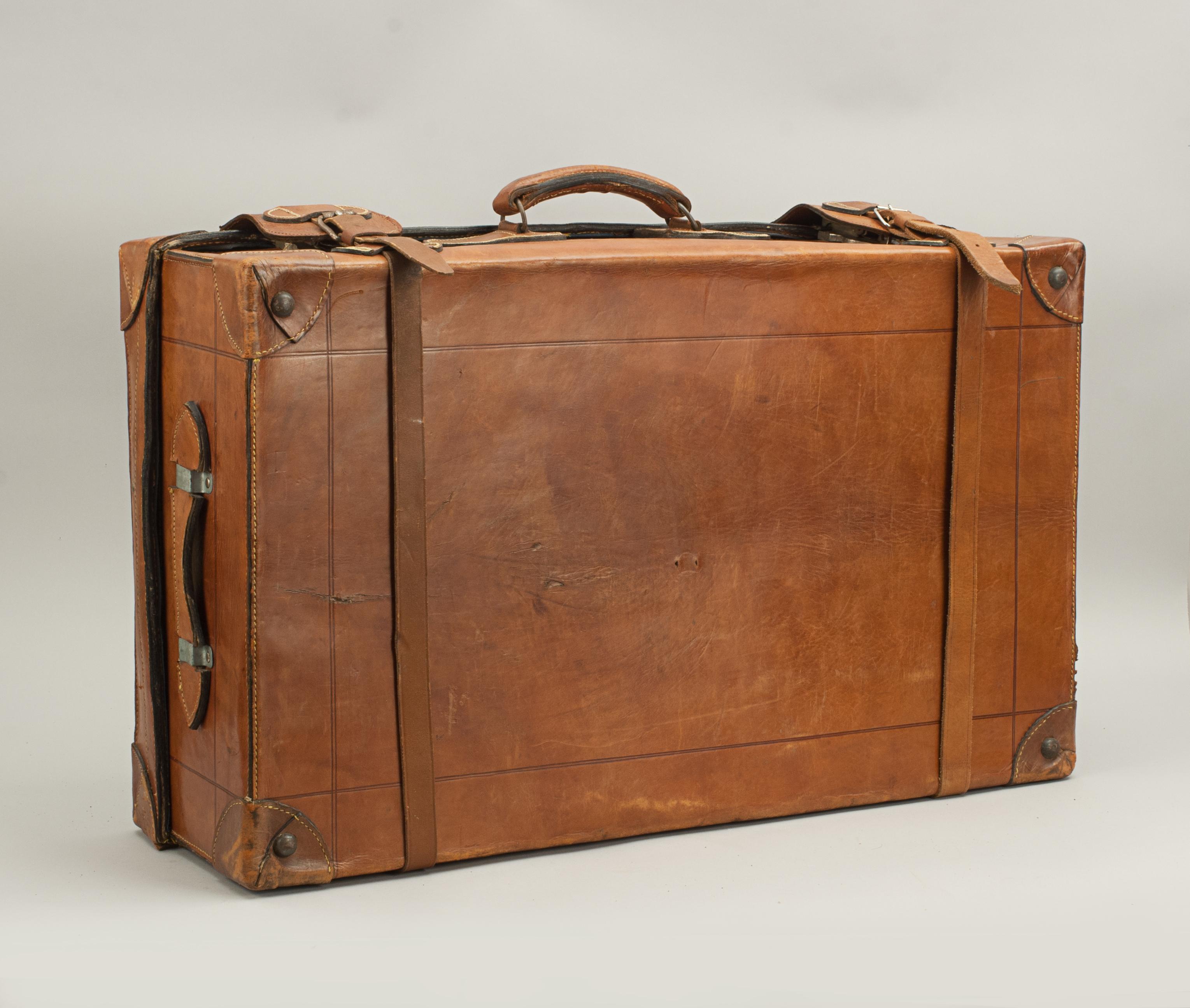 Antique Leather Suitcase, Travelling Luggage or Motoring Case For Sale 7