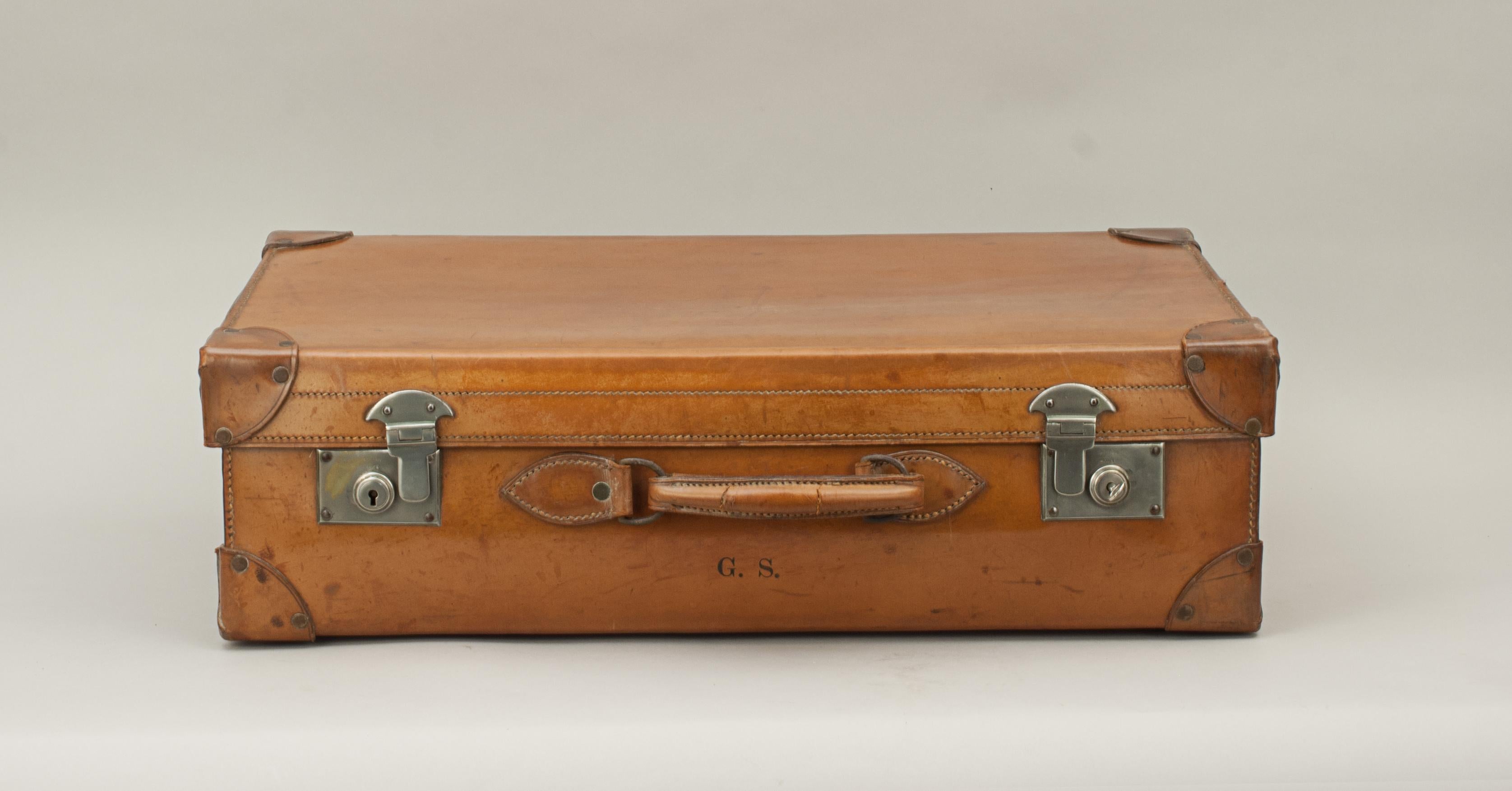 Antique Leather Suitcase, Travelling Luggage or Motoring Case In Good Condition In Oxfordshire, GB