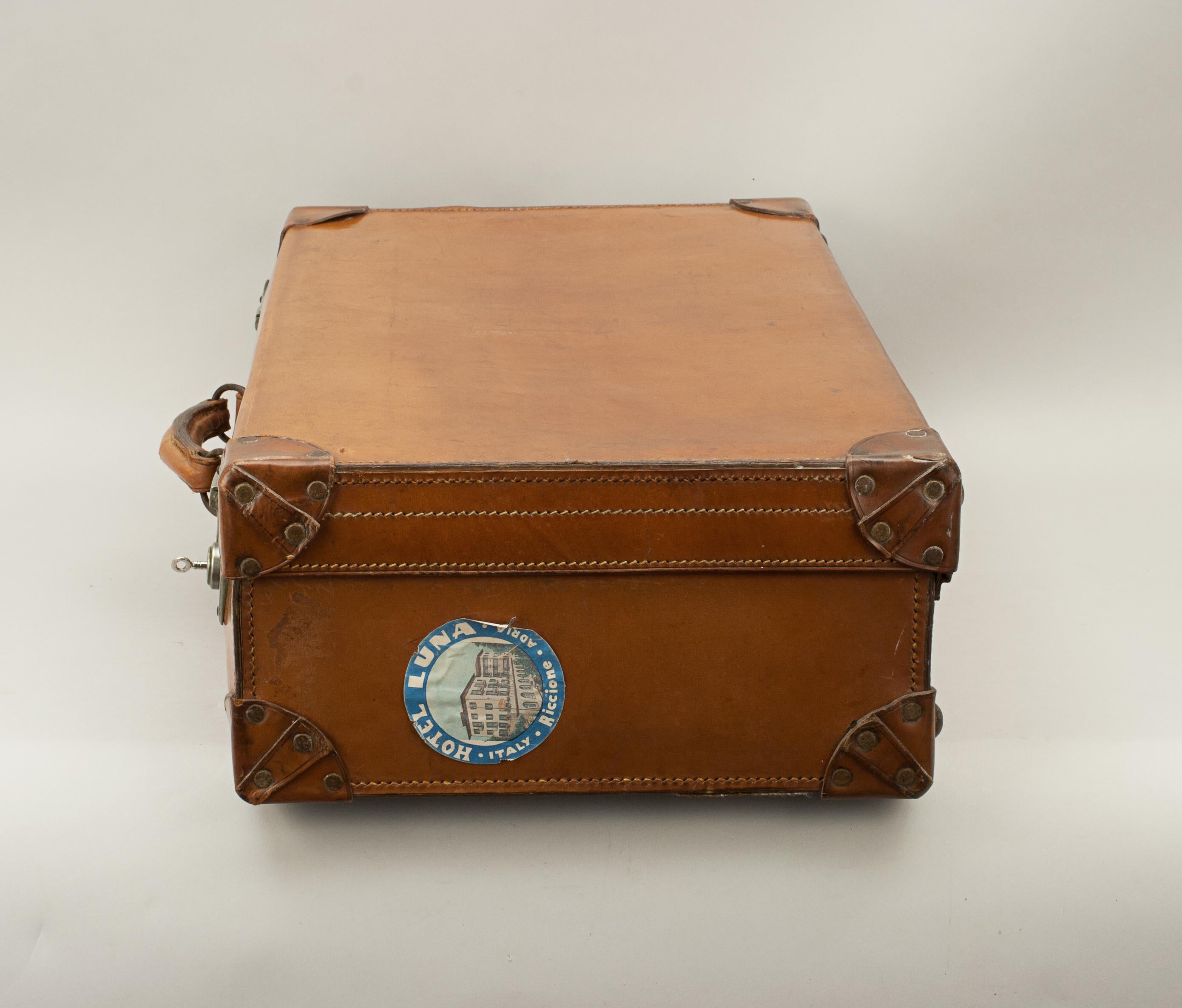 Antique Leather Suitcase, Travelling Luggage or Motoring Case 2