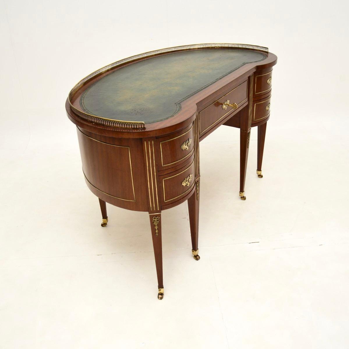 Autrichien Bureau Empire autrichien ancien en cuir en vente