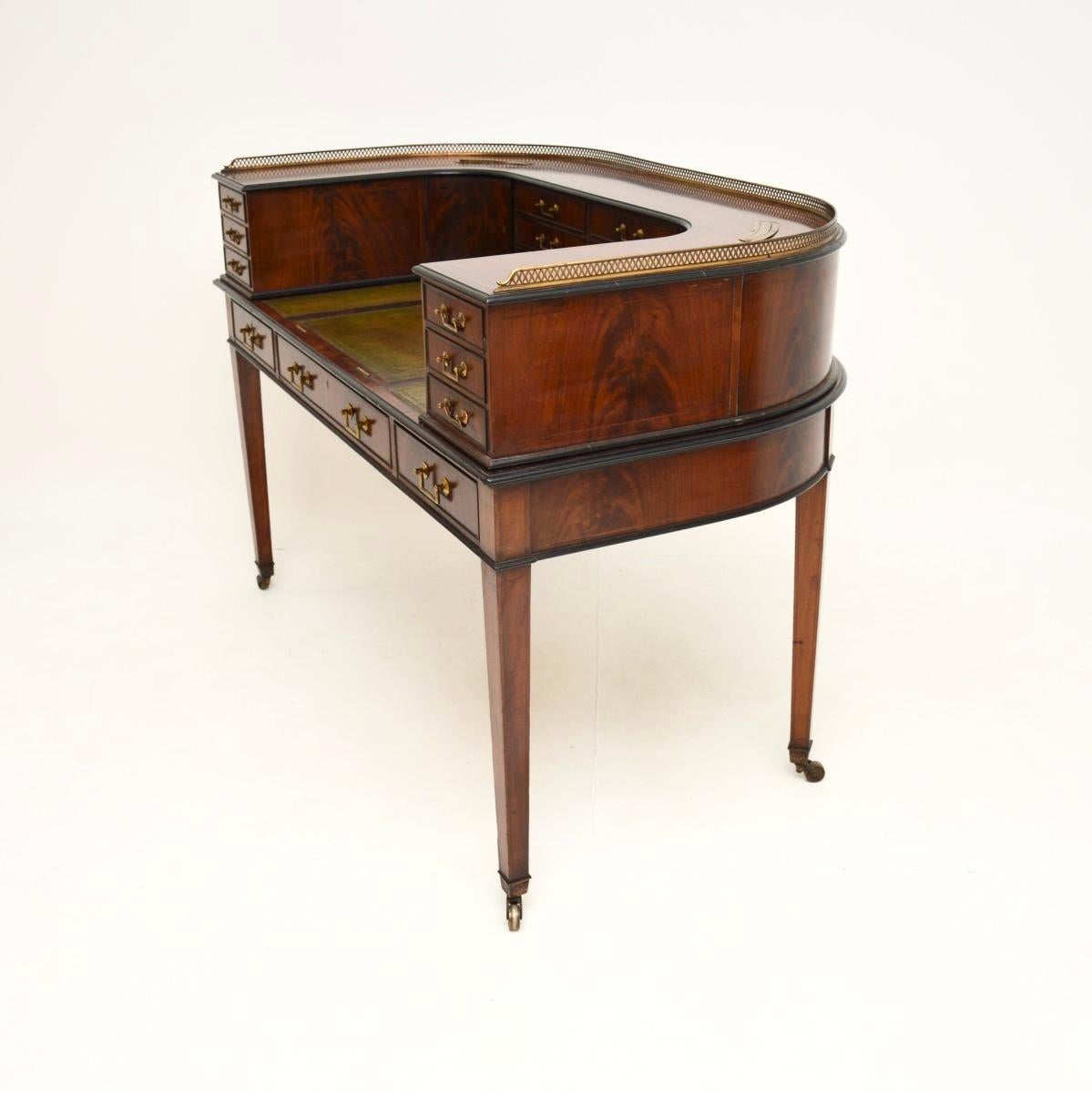 Bureau Carlton House à plateau en cuir ancien Bon état - En vente à London, GB