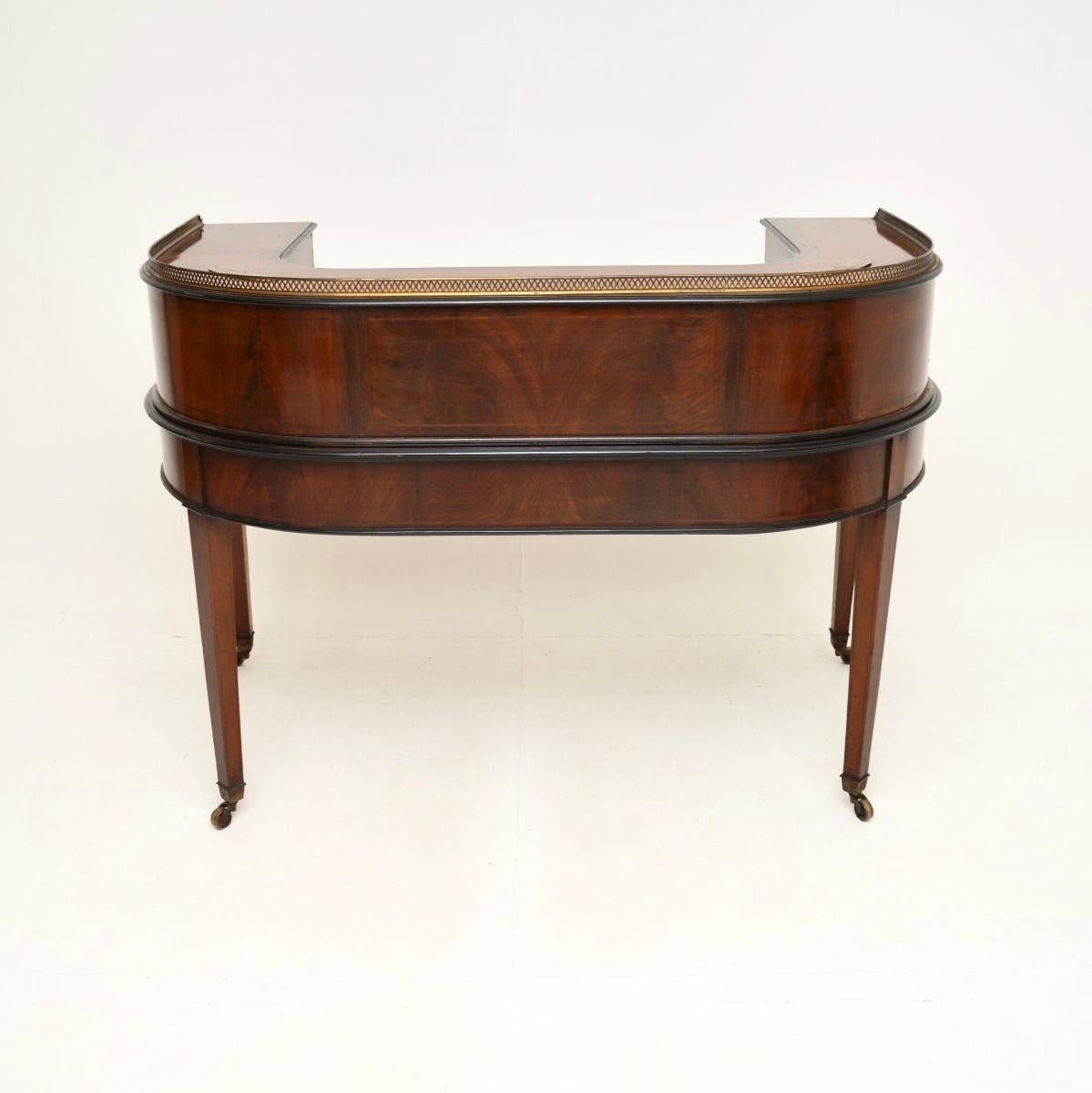 Cuir Bureau Carlton House à plateau en cuir ancien en vente