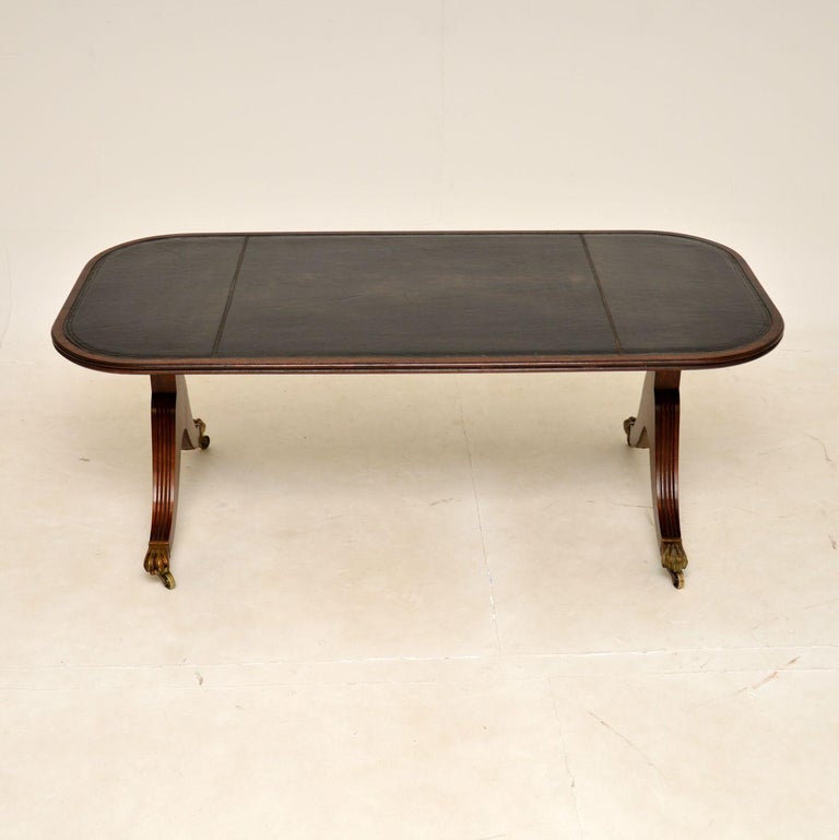 A large and impressive antique leather top coffee table in the Regency style. This was made in England, it dates from around the 1930s.

The quality is outstanding, this is beautifully made and sits on a sturdy, solid base. The legs are nicely