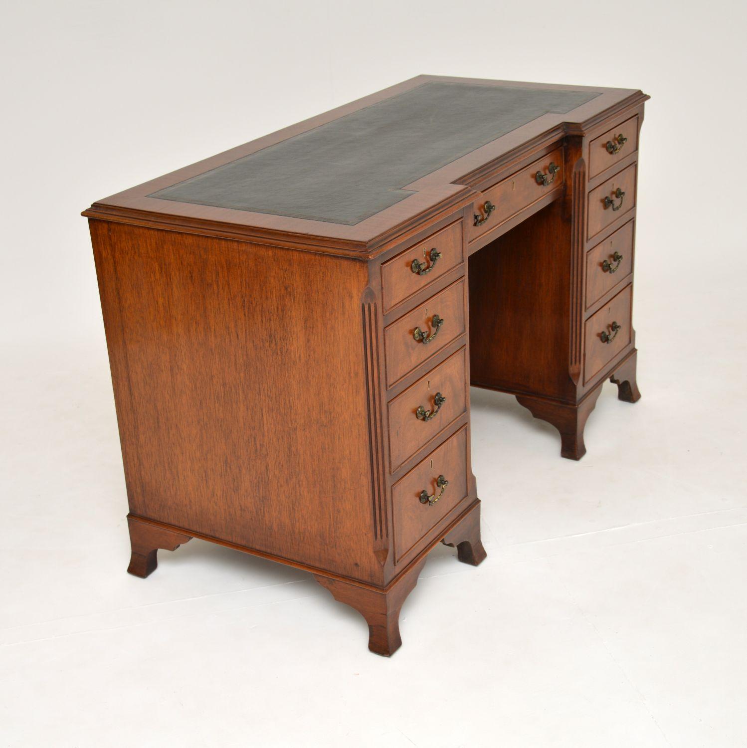 Antique Leather Top Desk In Good Condition In London, GB