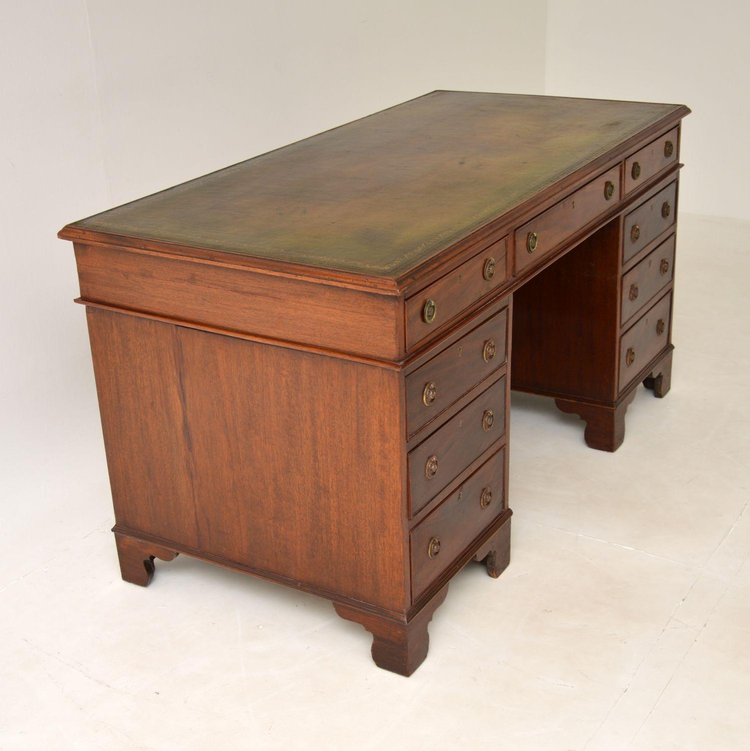 An excellent original antique wood pedestal desk with a generous sized kneehole space, which I would date from around the 1800-20 period.

The quality is superb, this is very well made and is a good size. There are gorgeous wood veneers on a solid