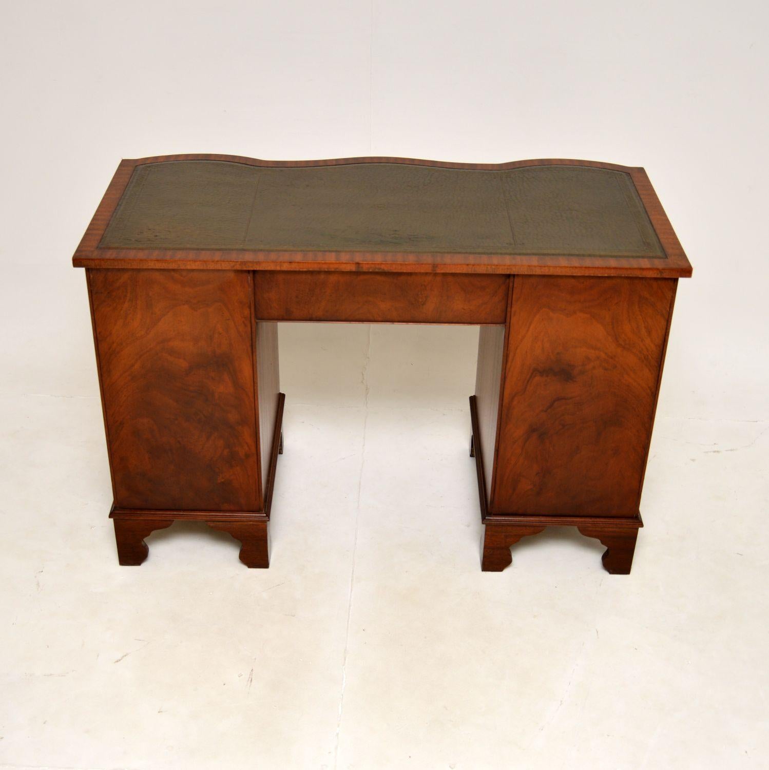 Antique Leather Top Pedestal Desk In Good Condition In London, GB