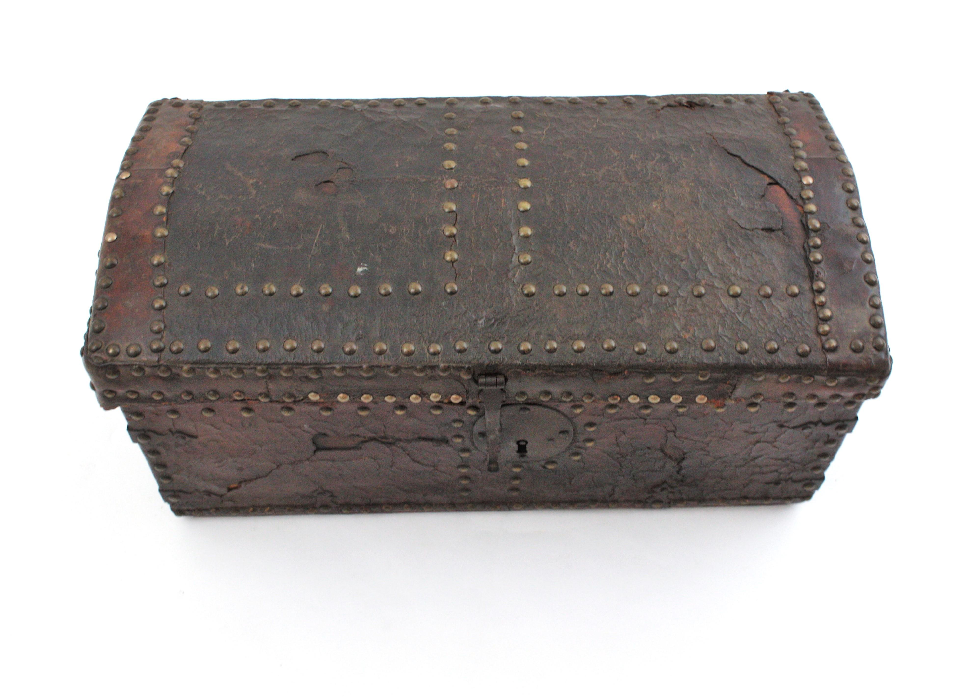 Antique Leather Traveling Trunk with Hand-Painted Carriage Scene For Sale 5