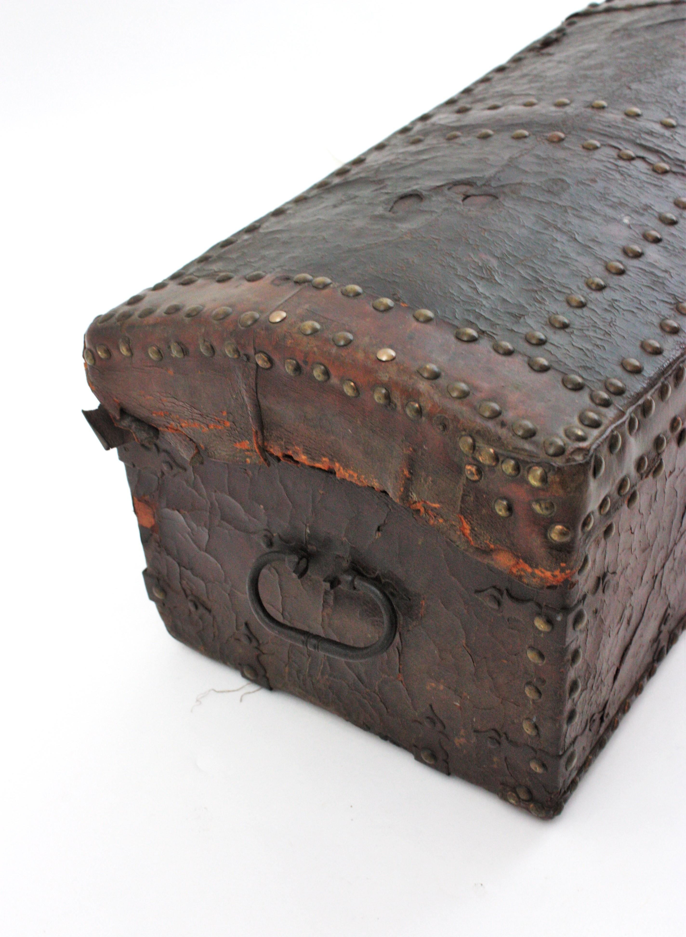 Antique Leather Traveling Trunk with Hand-Painted Carriage Scene For Sale 6
