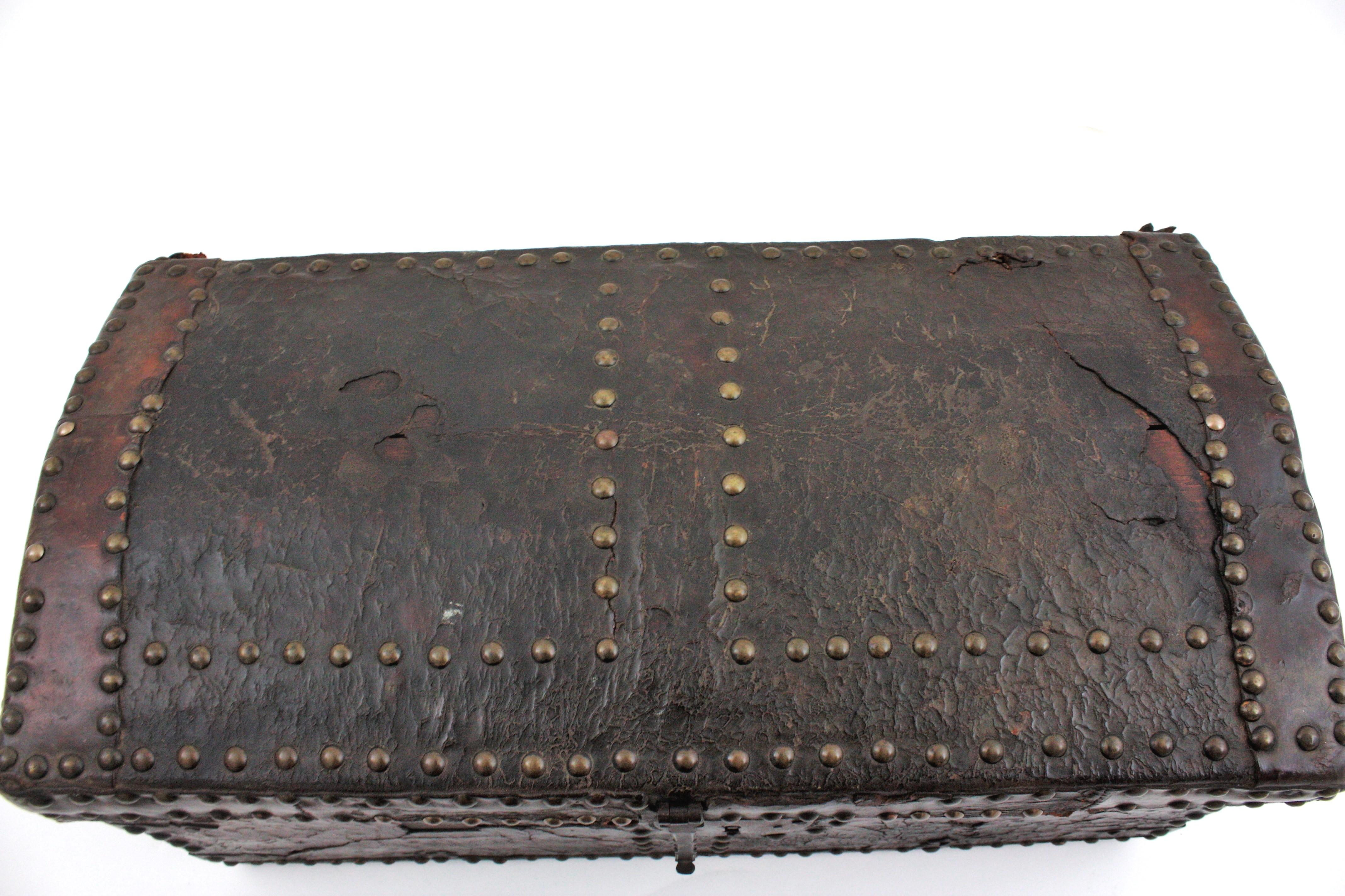 Antique Leather Traveling Trunk with Hand-Painted Carriage Scene For Sale 7