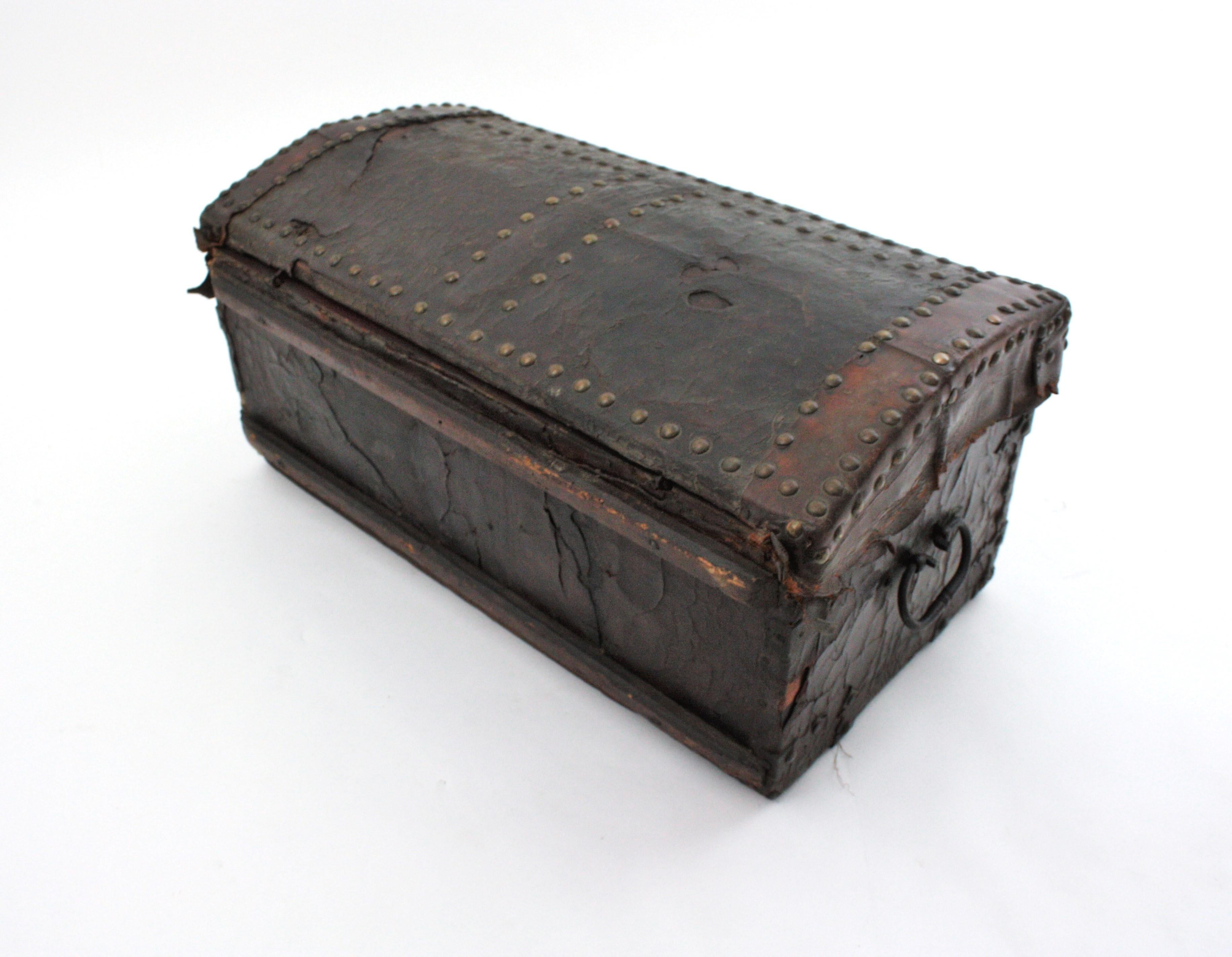 Antique Leather Traveling Trunk with Hand-Painted Carriage Scene For Sale 8