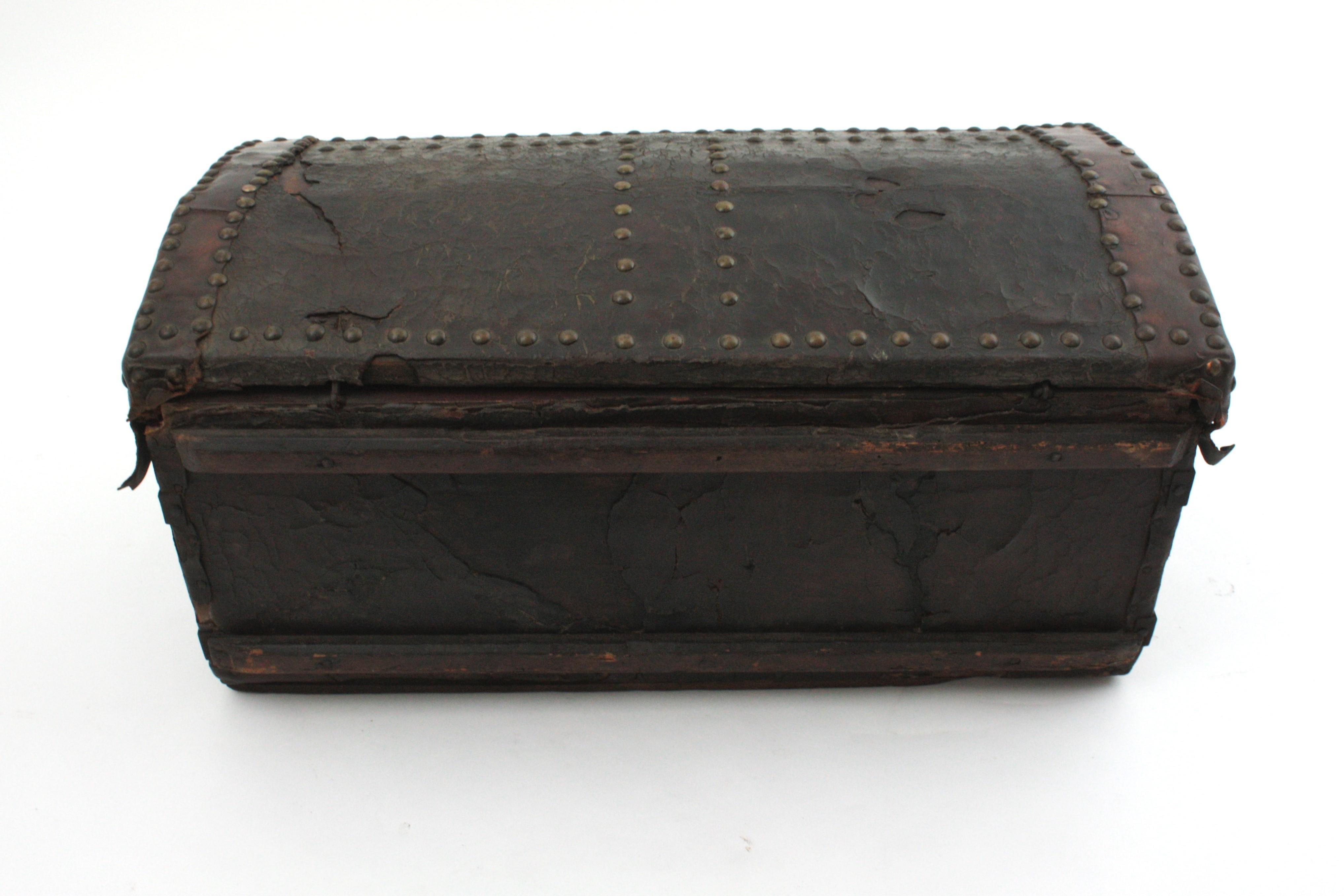 Antique Leather Traveling Trunk with Hand-Painted Carriage Scene For Sale 9