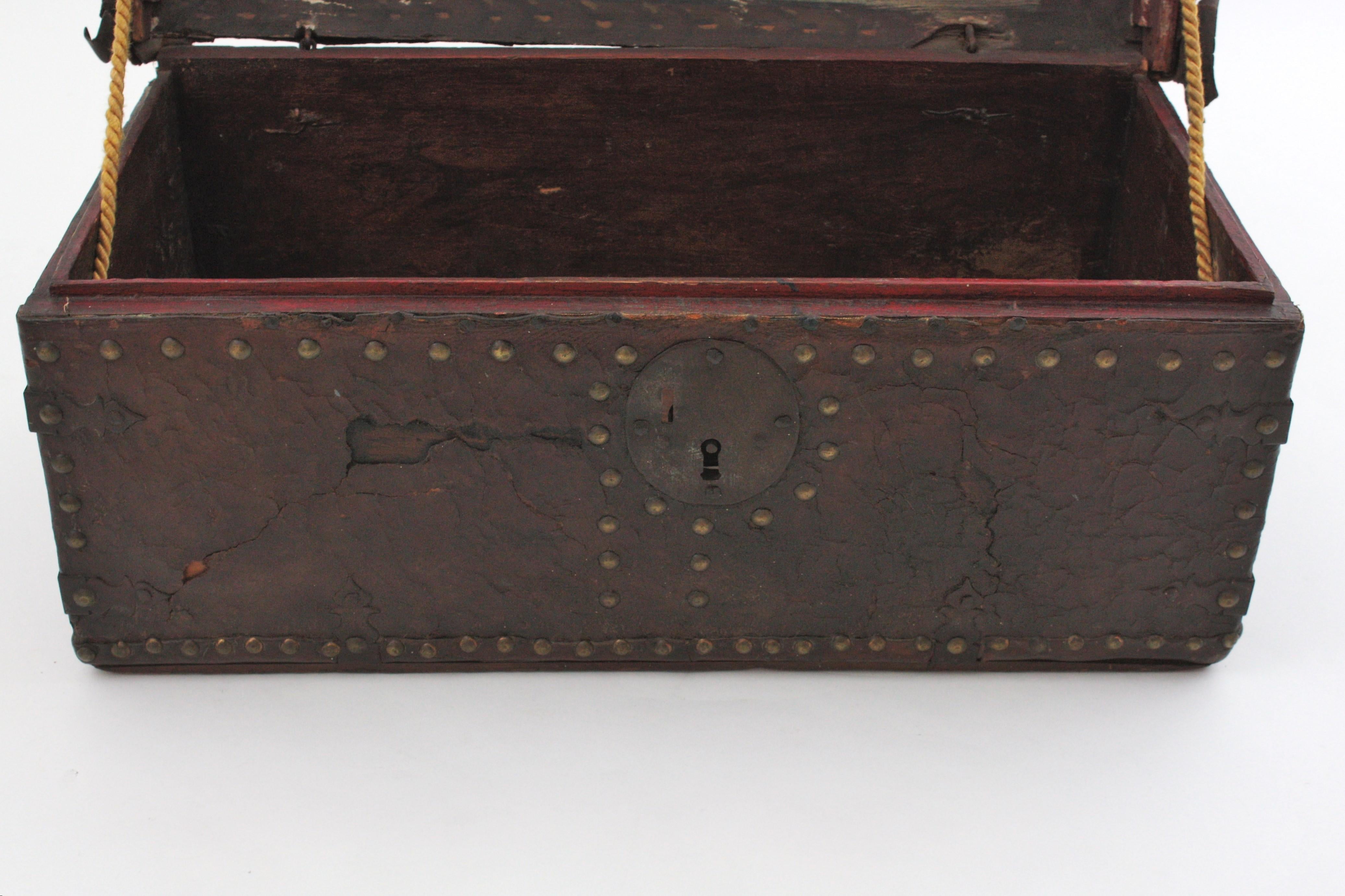 Antique Leather Traveling Trunk with Hand-Painted Carriage Scene For Sale 1