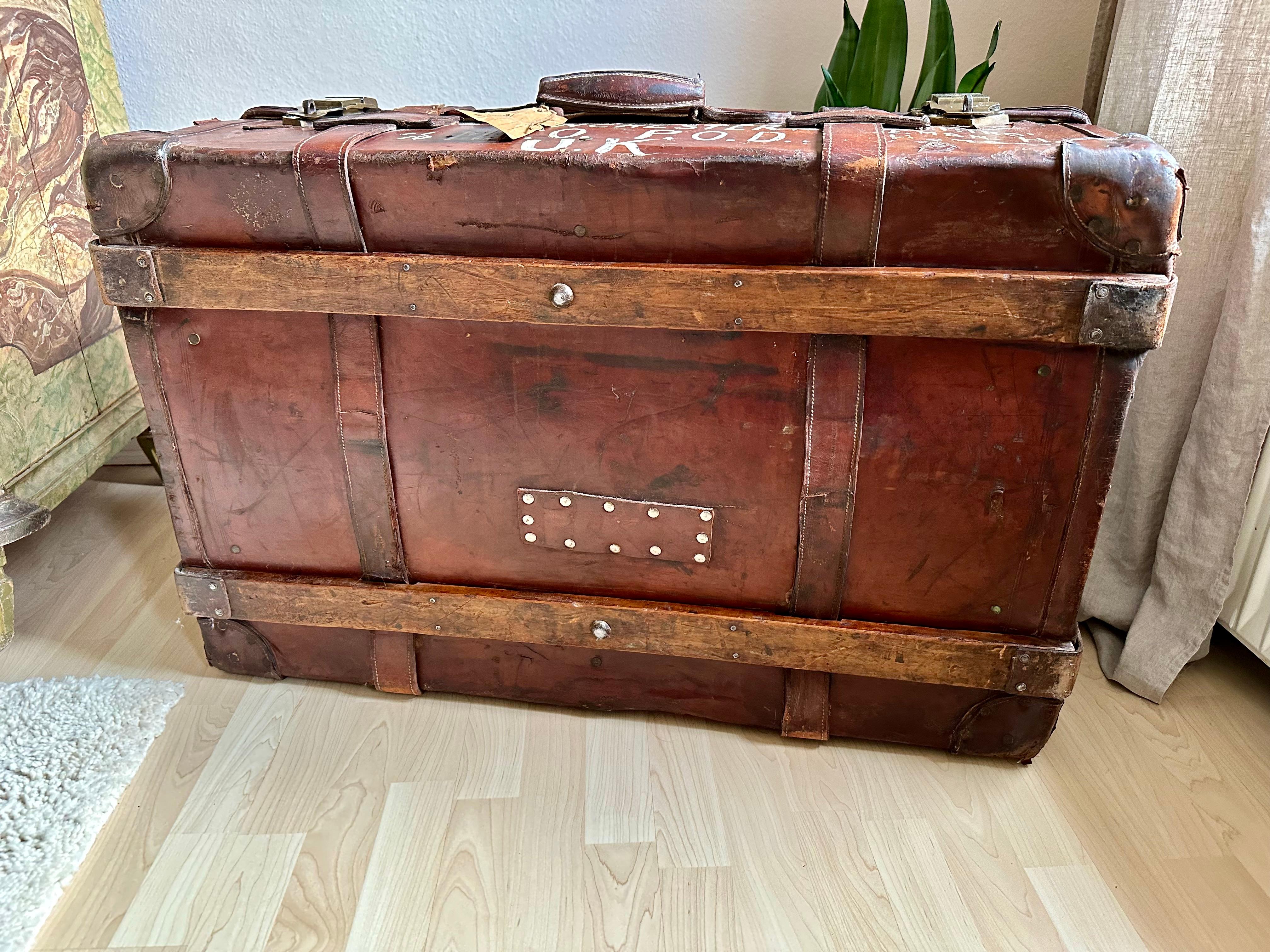 Early 20th Century Antique Leather Trunk from England with captivating Patina For Sale