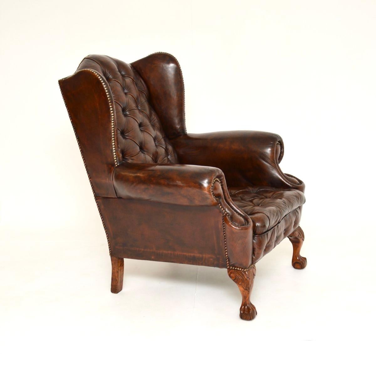 Georgiano Poltrona antica con schienale ad ala in pelle in vendita