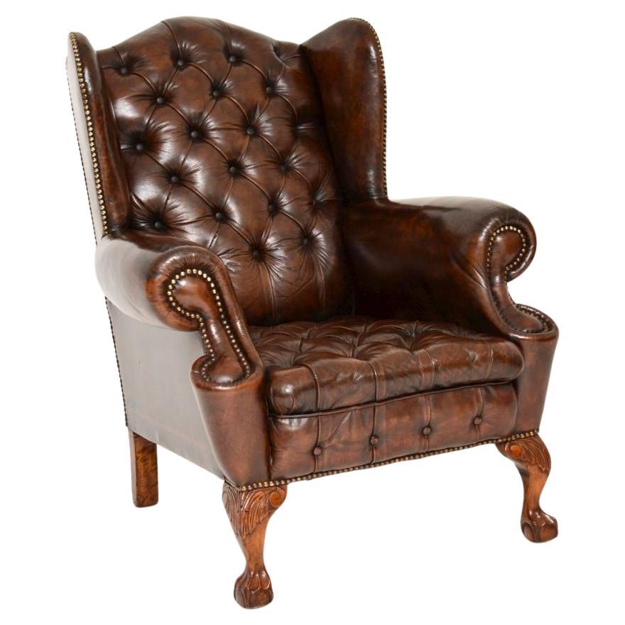 Poltrona antica con schienale ad ala in pelle