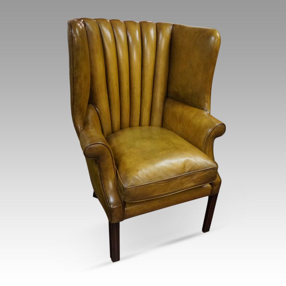 Antique leather wingback chair In Good Condition For Sale In Salisbury, GB