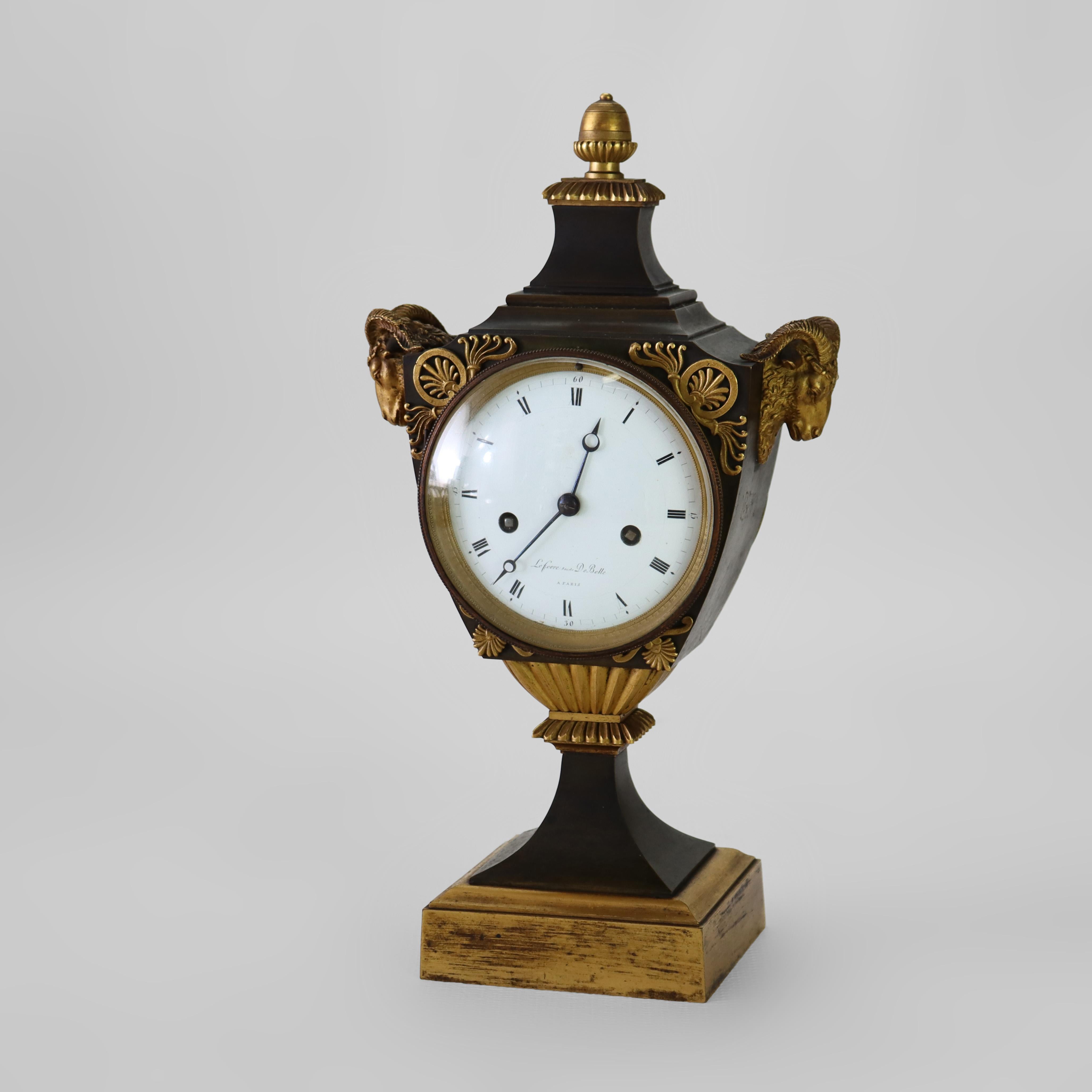 Antike Lefèvre DeBelle Französisch Empire Ebonized & vergoldete Bronze Mantel Uhr signiert C1820

Maße - 15
