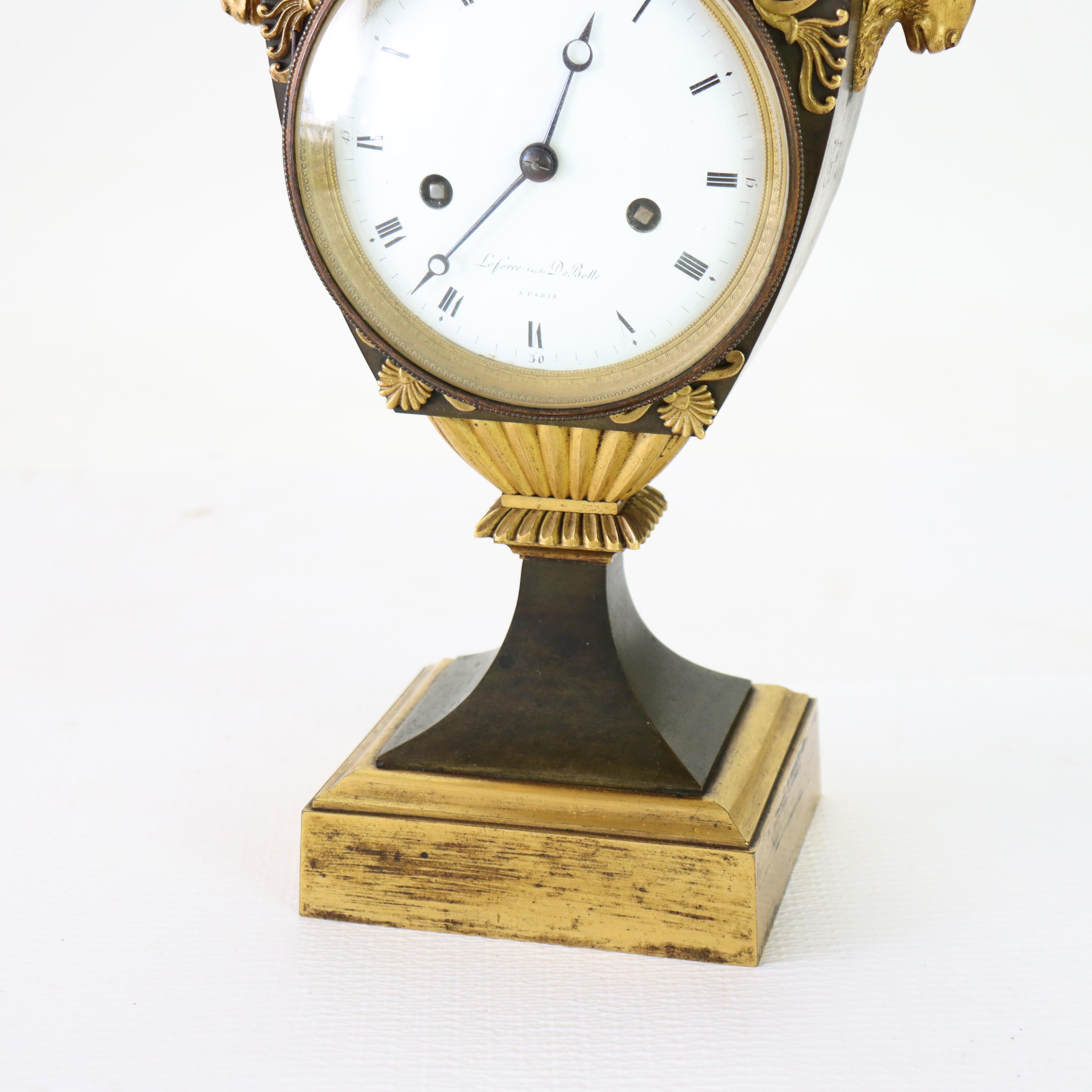 Antique Lefèvre DeBelle French Empire Ebonized & vergoldete Bronze Mantle Clock c1820 (19. Jahrhundert) im Angebot