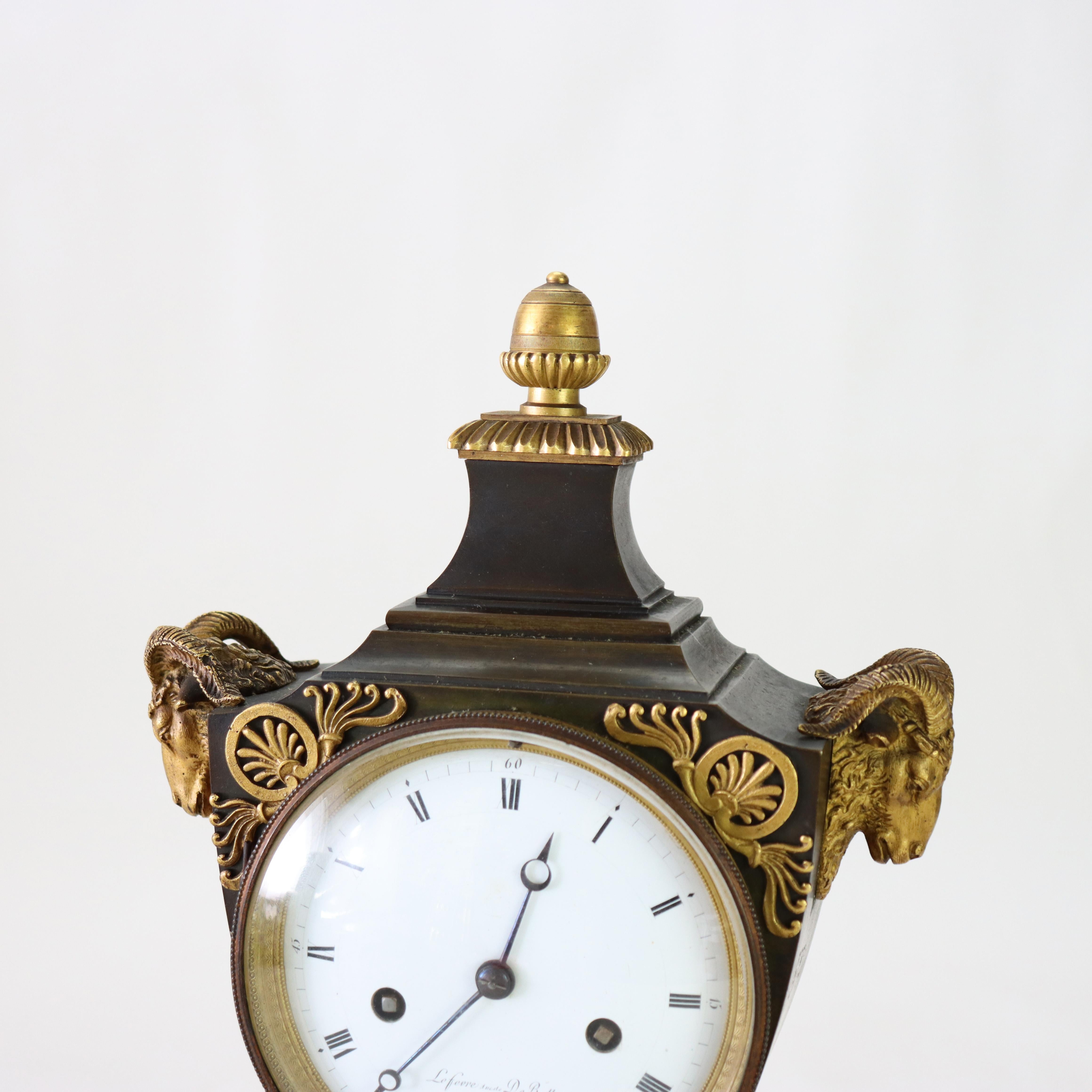 Antique Lefèvre DeBelle French Empire Ebonized & vergoldete Bronze Mantle Clock c1820 (Metall) im Angebot