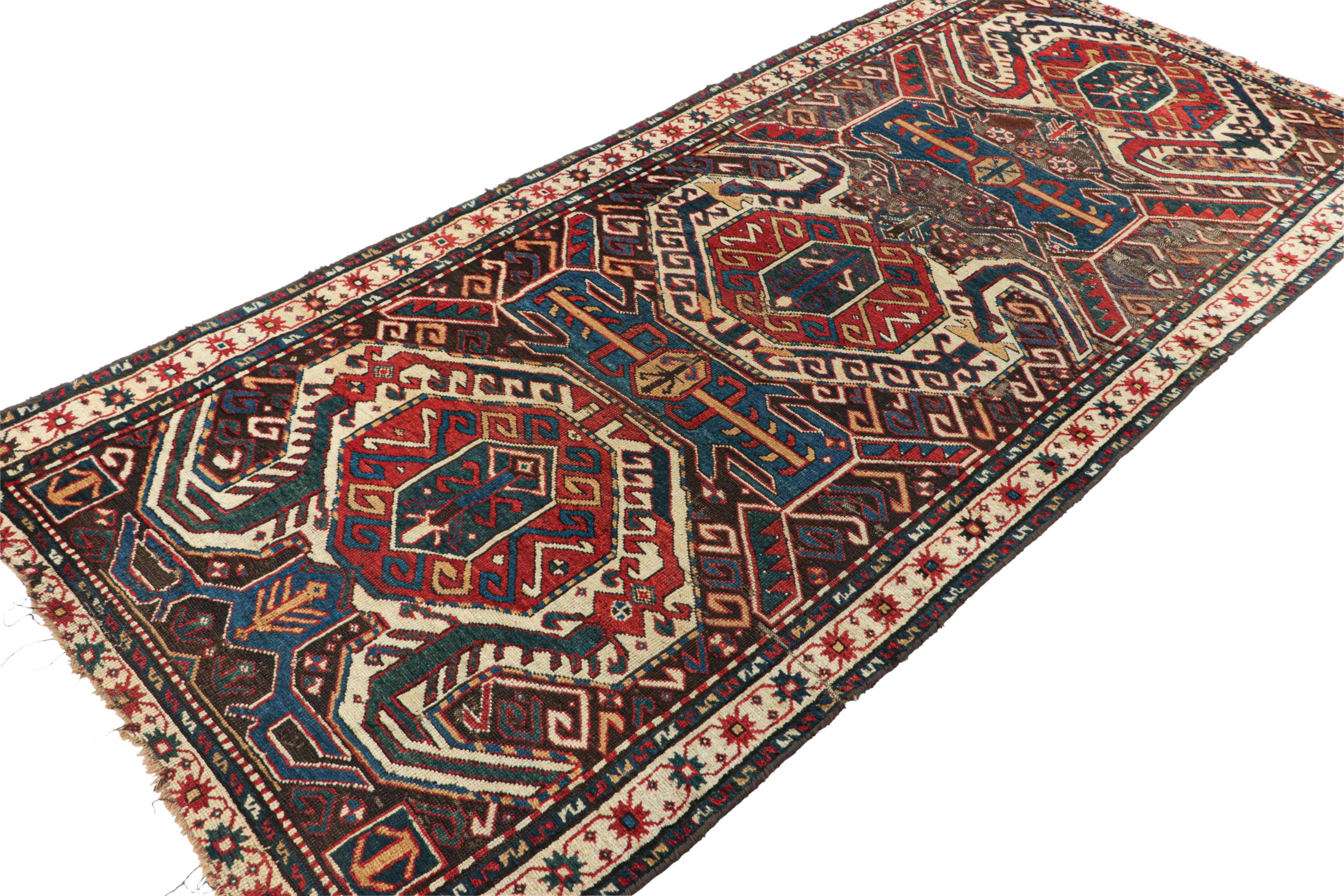 Antiker Lenkoran Kazak Läufer Teppich, rote & blaue geometrische Medaillons - Rug & Kilim (Handgeknüpft) im Angebot