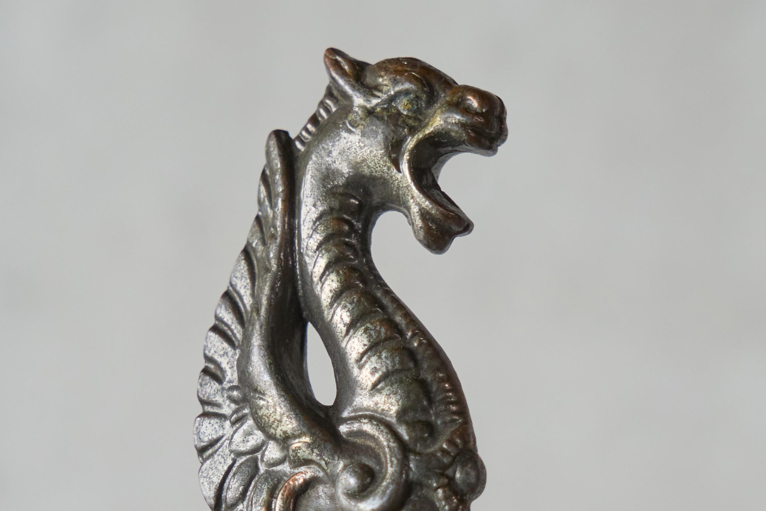 Abrecartas Antiguo con Dragón en Latón y Metal en Bueno estado para la venta en Meer, VAN