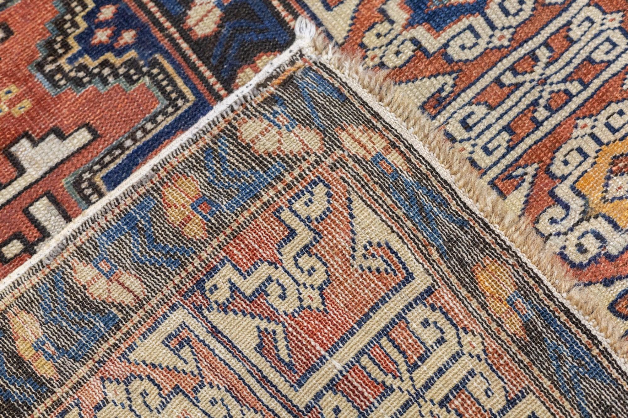 Tapis Lezgi ancien 3'7'' x 5'1'' en vente 4
