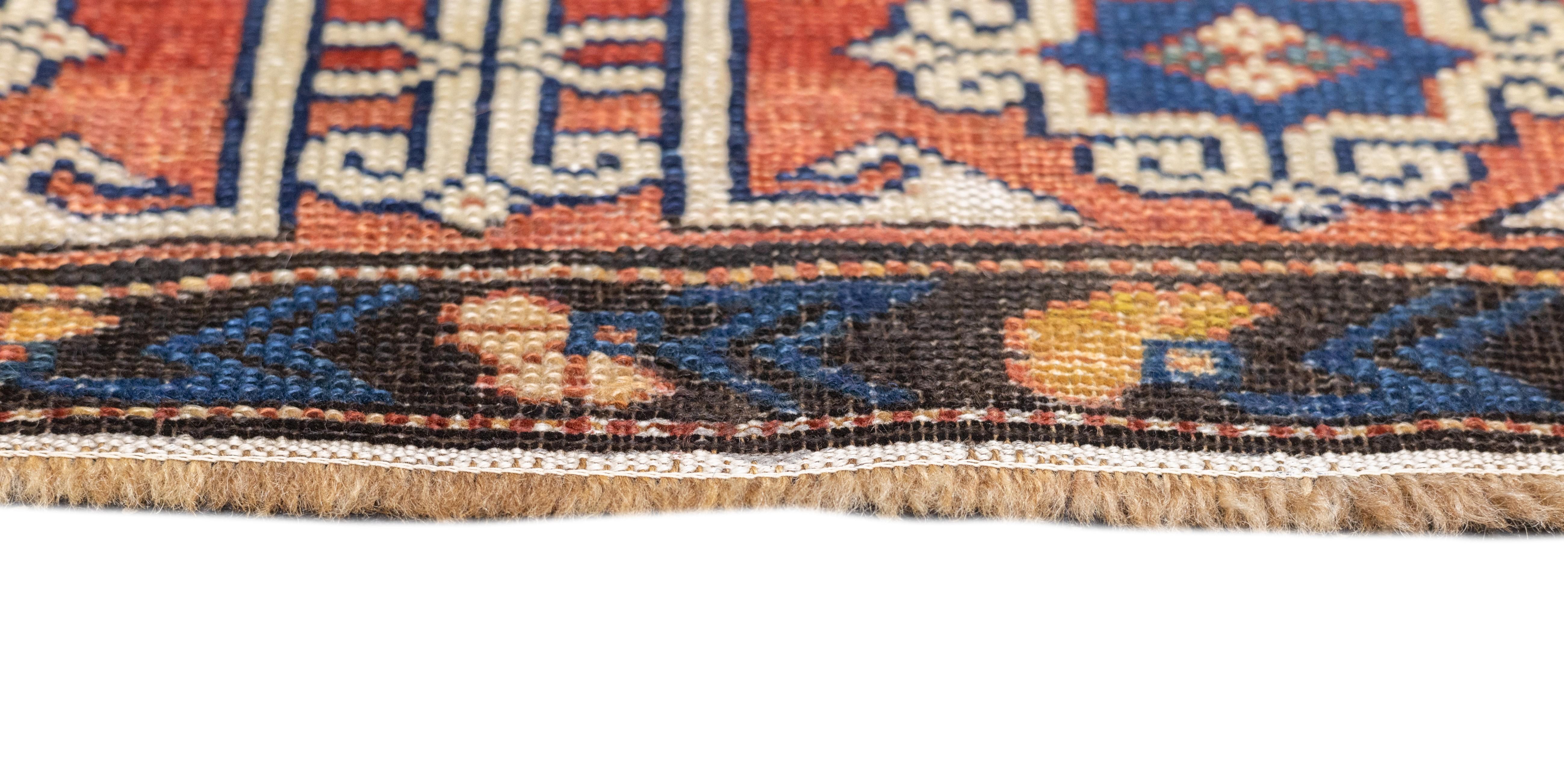 Tapis Lezgi ancien 3'7'' x 5'1'' Bon état - En vente à New York, NY