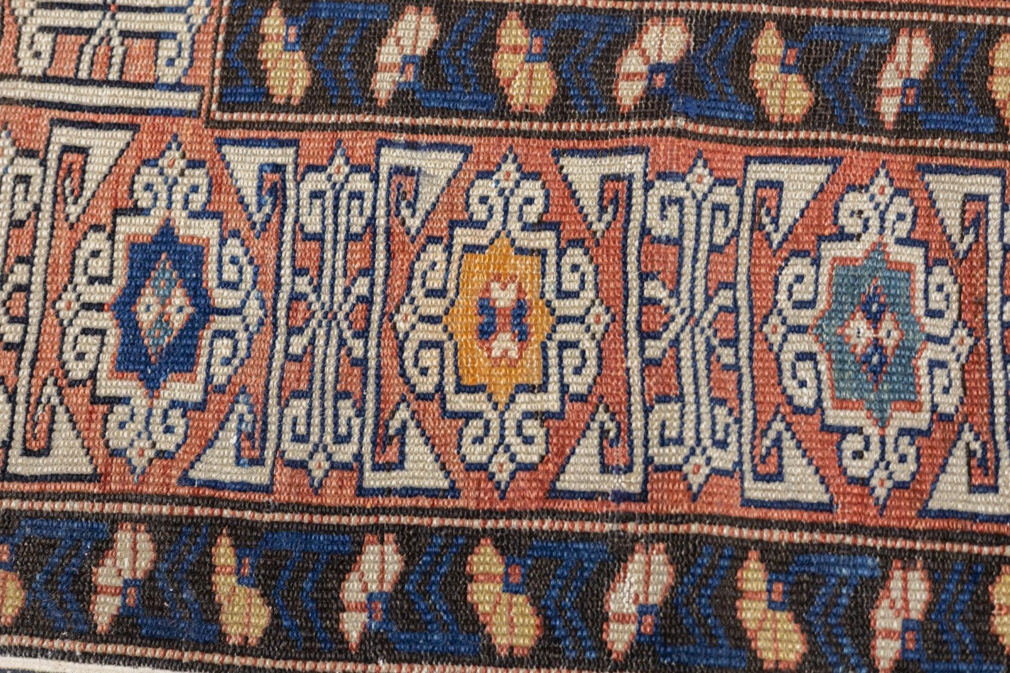 Tapis Lezgi ancien 3'7'' x 5'1'' en vente 2
