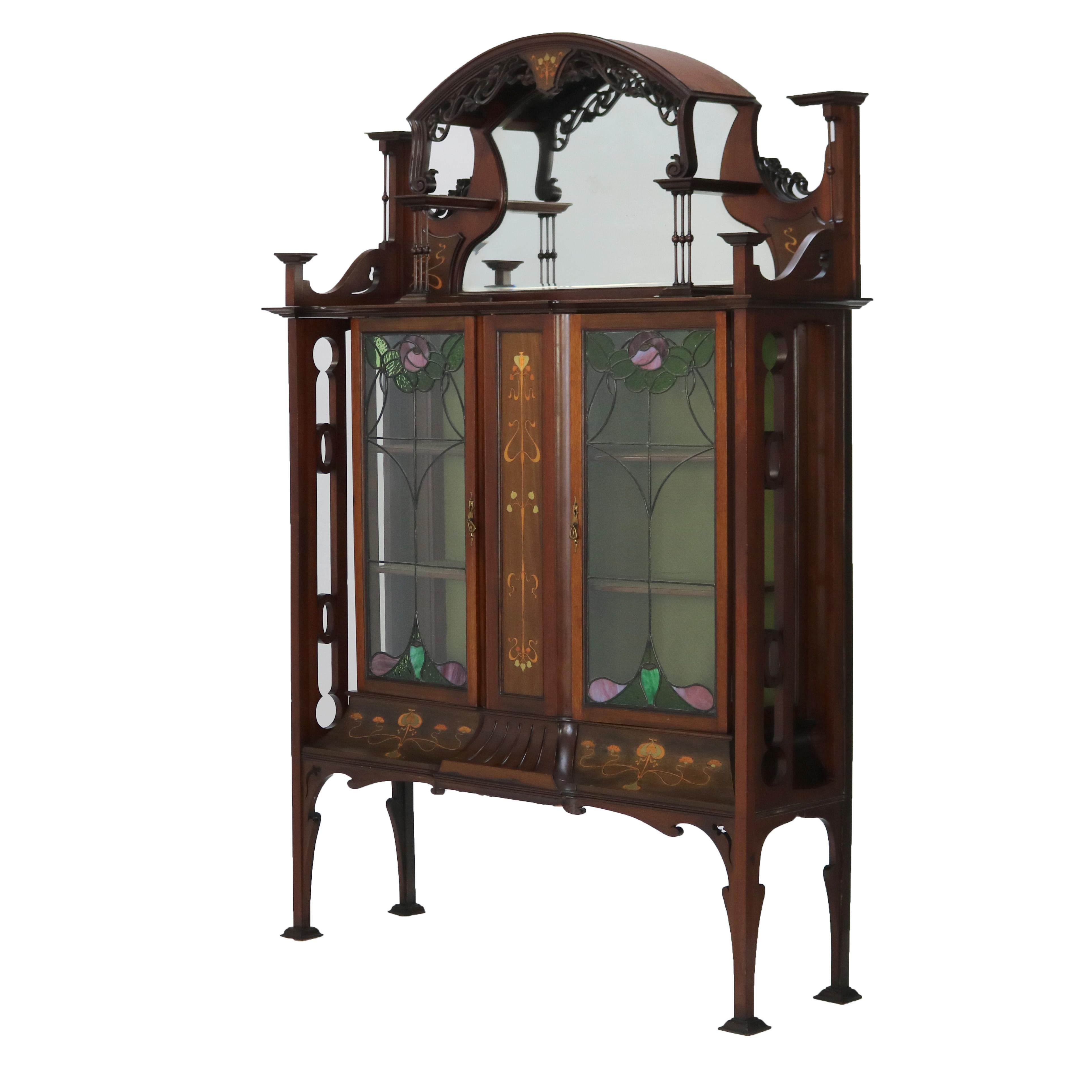 Antike Liberty & Co. Arts and Crafts-Schrank aus geschnitztem Mahagoni und Intarsien aus China, um 1910 (20. Jahrhundert) im Angebot
