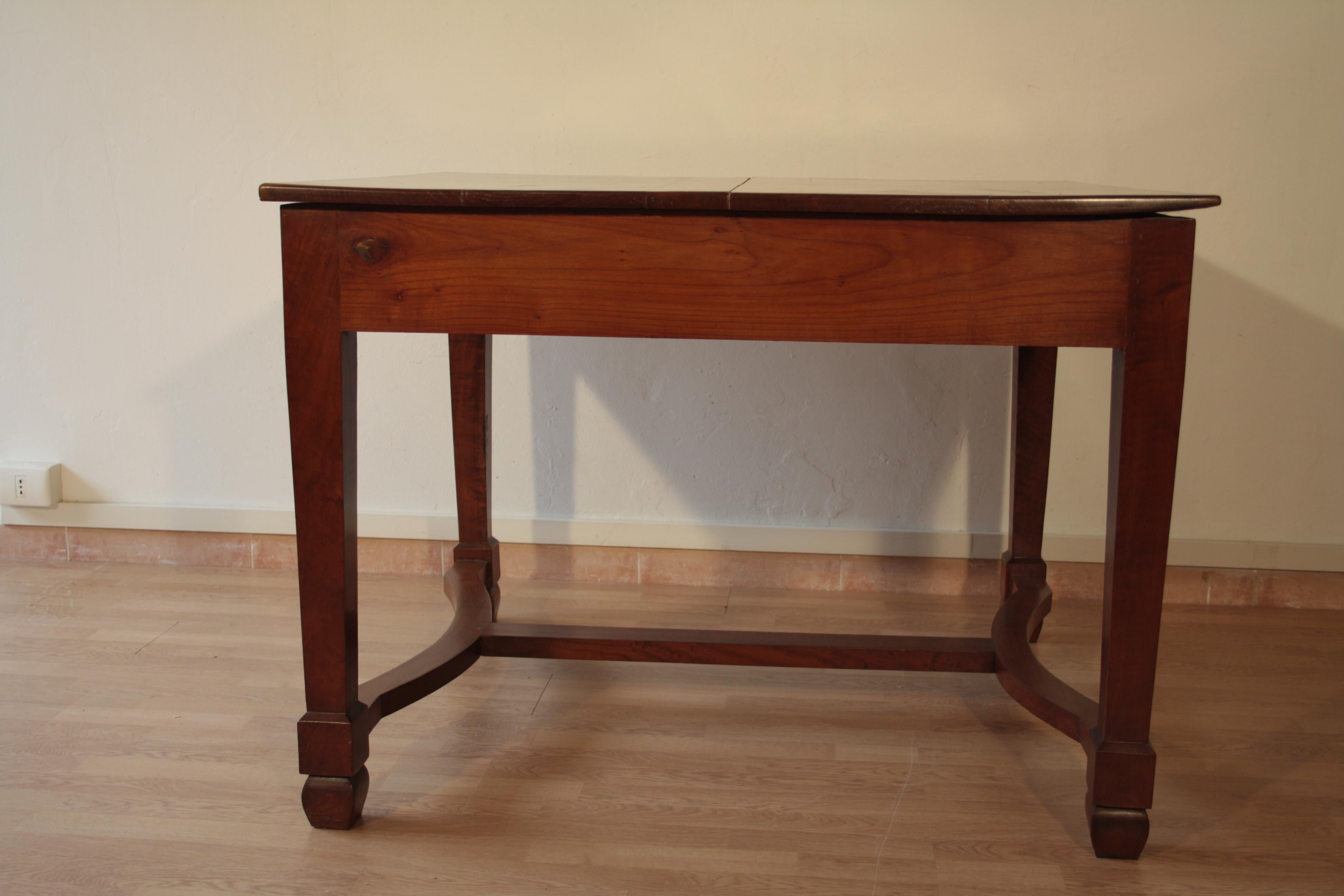 Solid wood table

Object: Extendable table
Style: Liberty
Origin: Southern Italy
Description:

Solid wood dining table. Solid and well built, this pleasant table is in excellent storage conditions. No presence of wood insects, it is intact in all