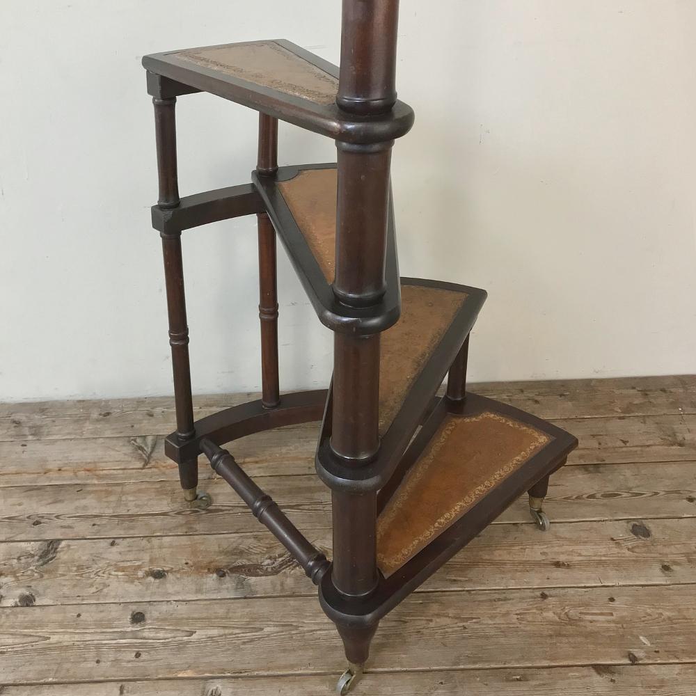 Antique Library Ladder In Good Condition In Dallas, TX