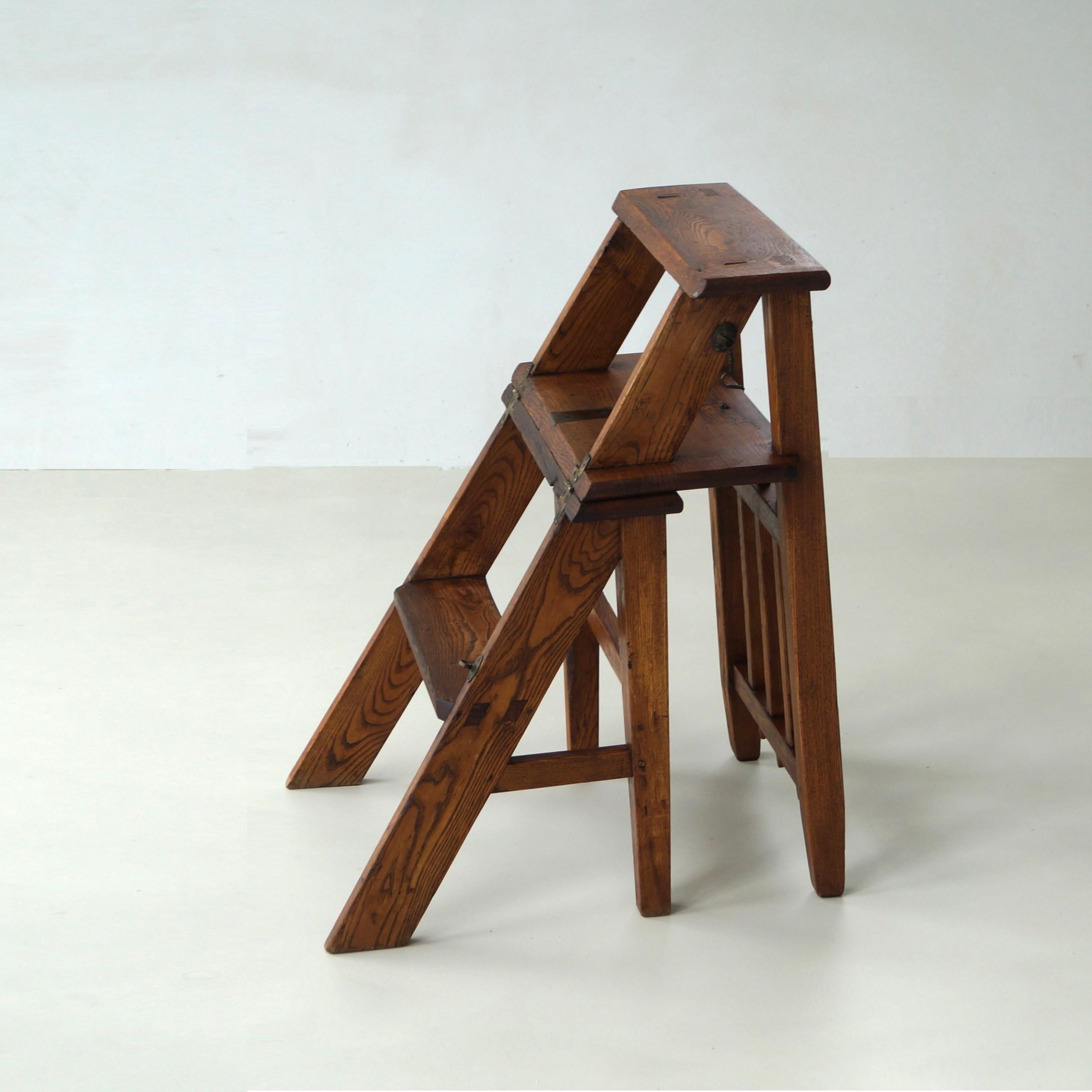 Oak Dutch Arts & Crafts library steps chair, 1910s For Sale