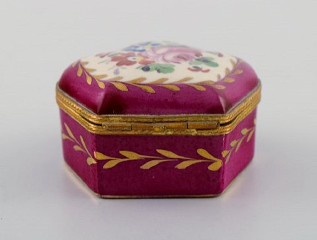 Unknown Antique Lidded Box in Hand Painted Porcelain with Flowers and Gold Decoration For Sale