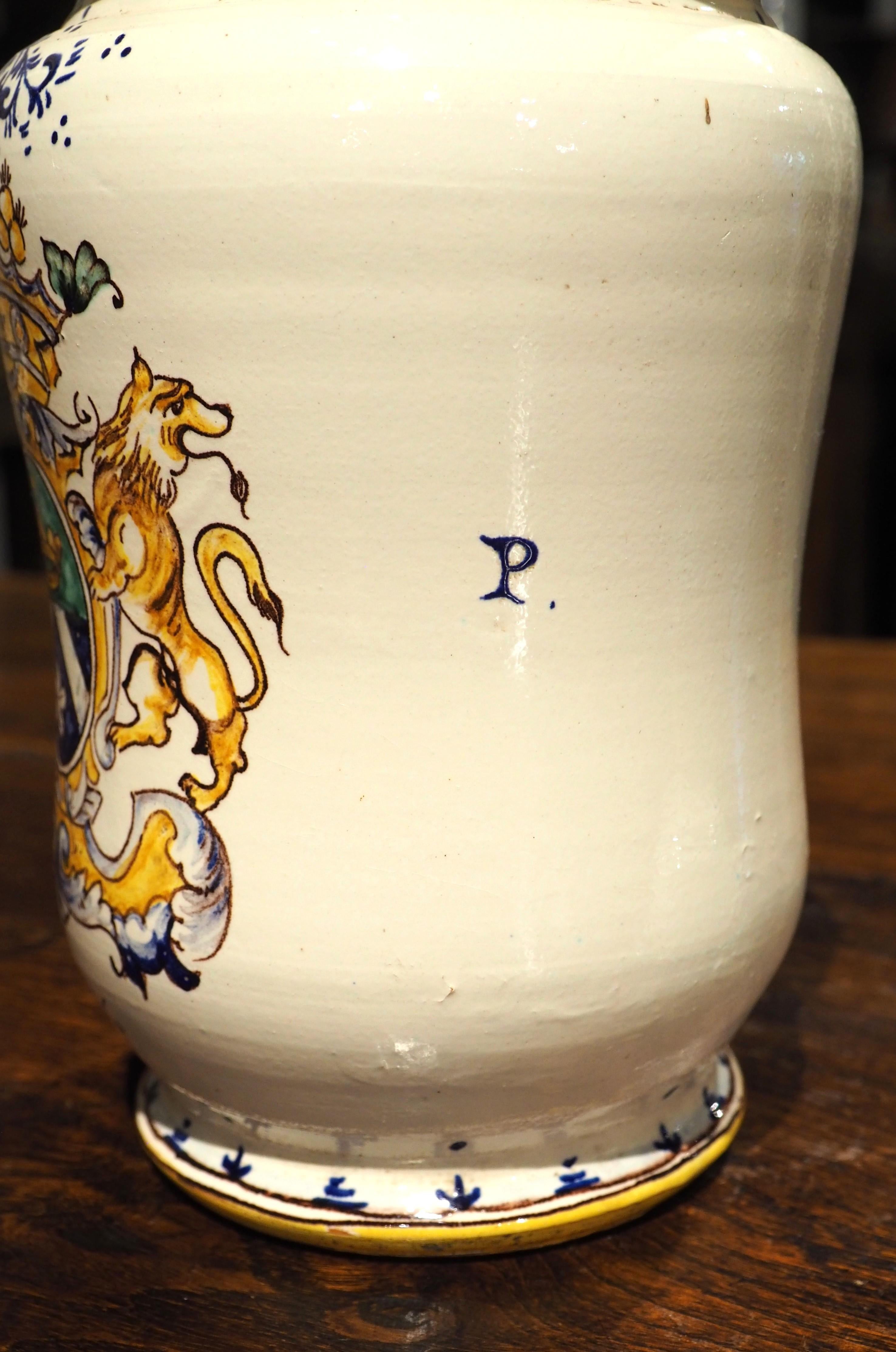 Antico vaso da farmacia italiano con coperchio e stemma dei leoni rampanti, XIX C. in vendita 4