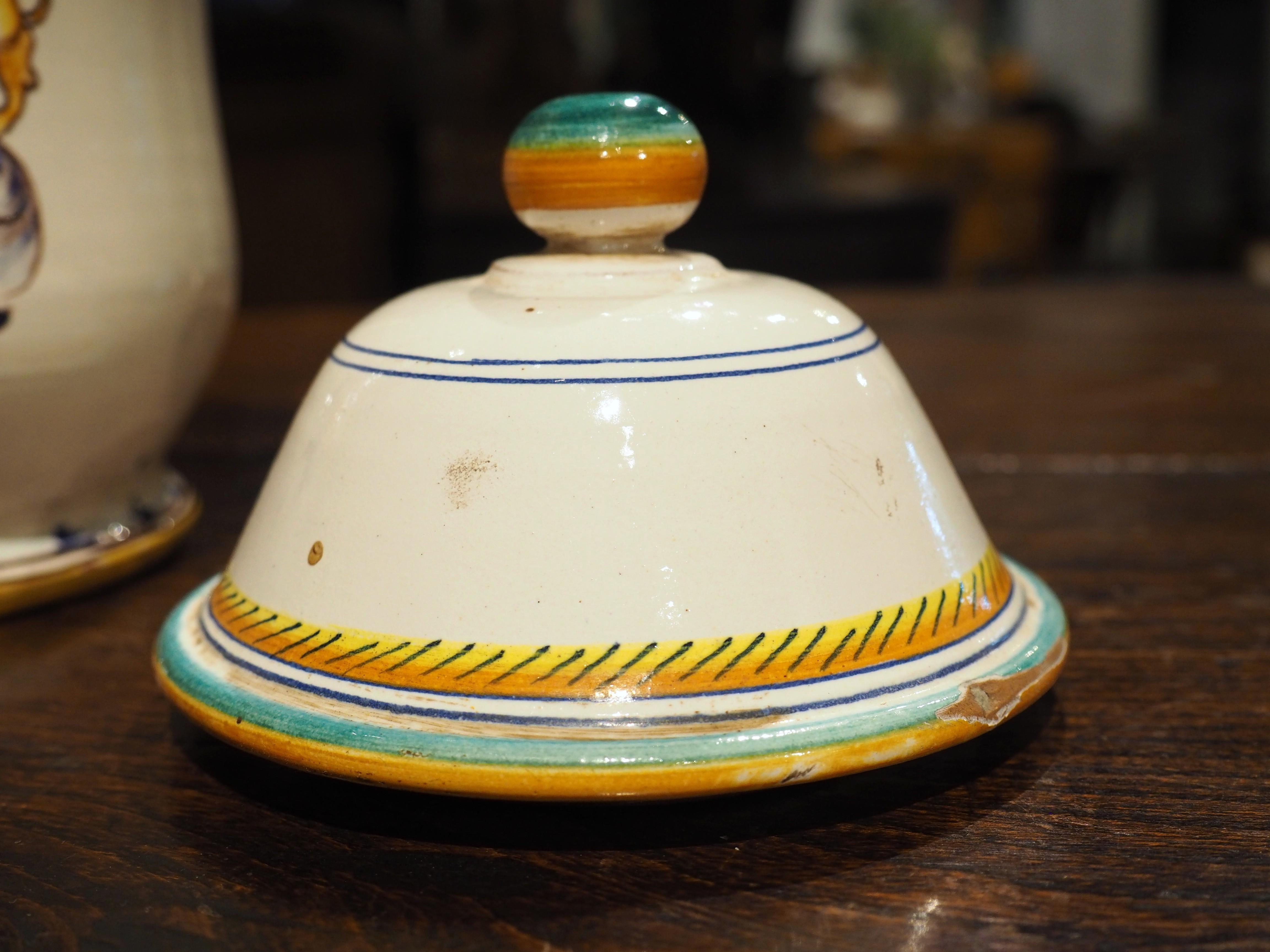 Ceramica Antico vaso da farmacia italiano con coperchio e stemma dei leoni rampanti, XIX C. in vendita
