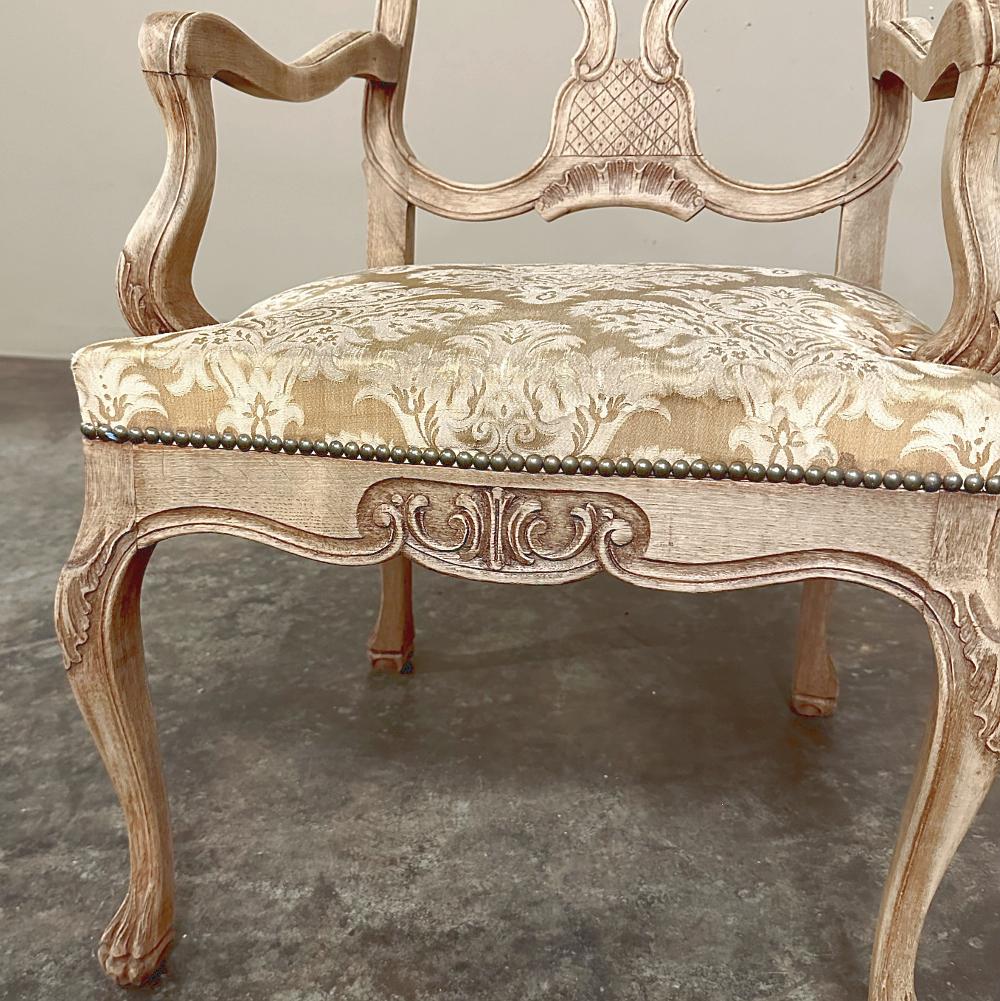 Fauteuils anciens Liegoise Louis XIV en Oak décapé en vente 3