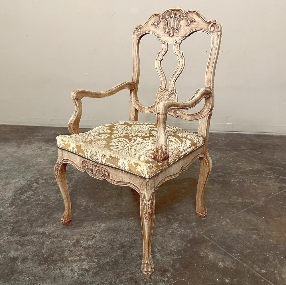 Fauteuils anciens Liegoise Louis XIV en Oak décapé en vente 4