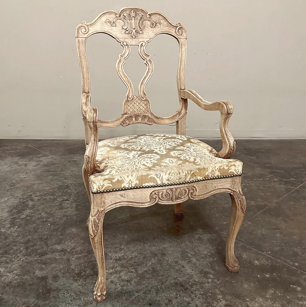Fauteuils anciens Liegoise Louis XIV en Oak décapé en vente 5