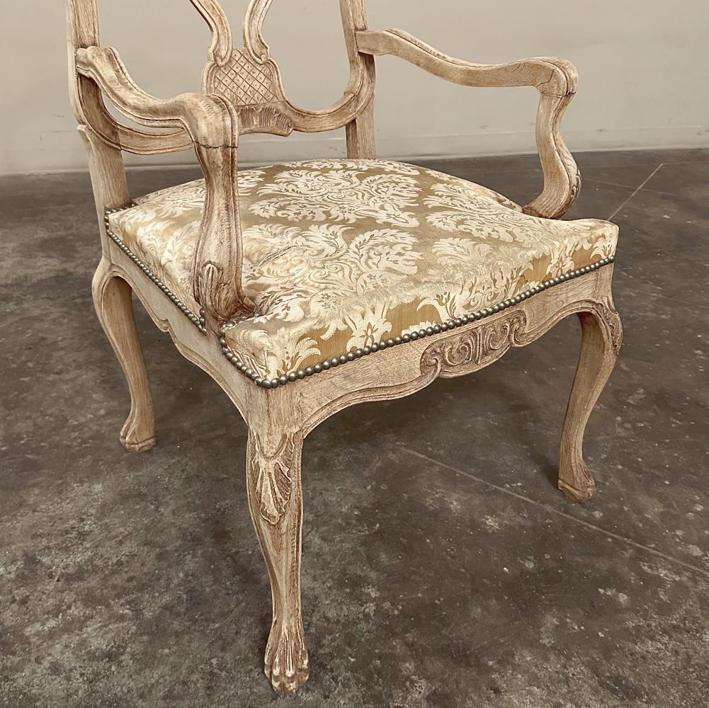 Fauteuils anciens Liegoise Louis XIV en Oak décapé en vente 7