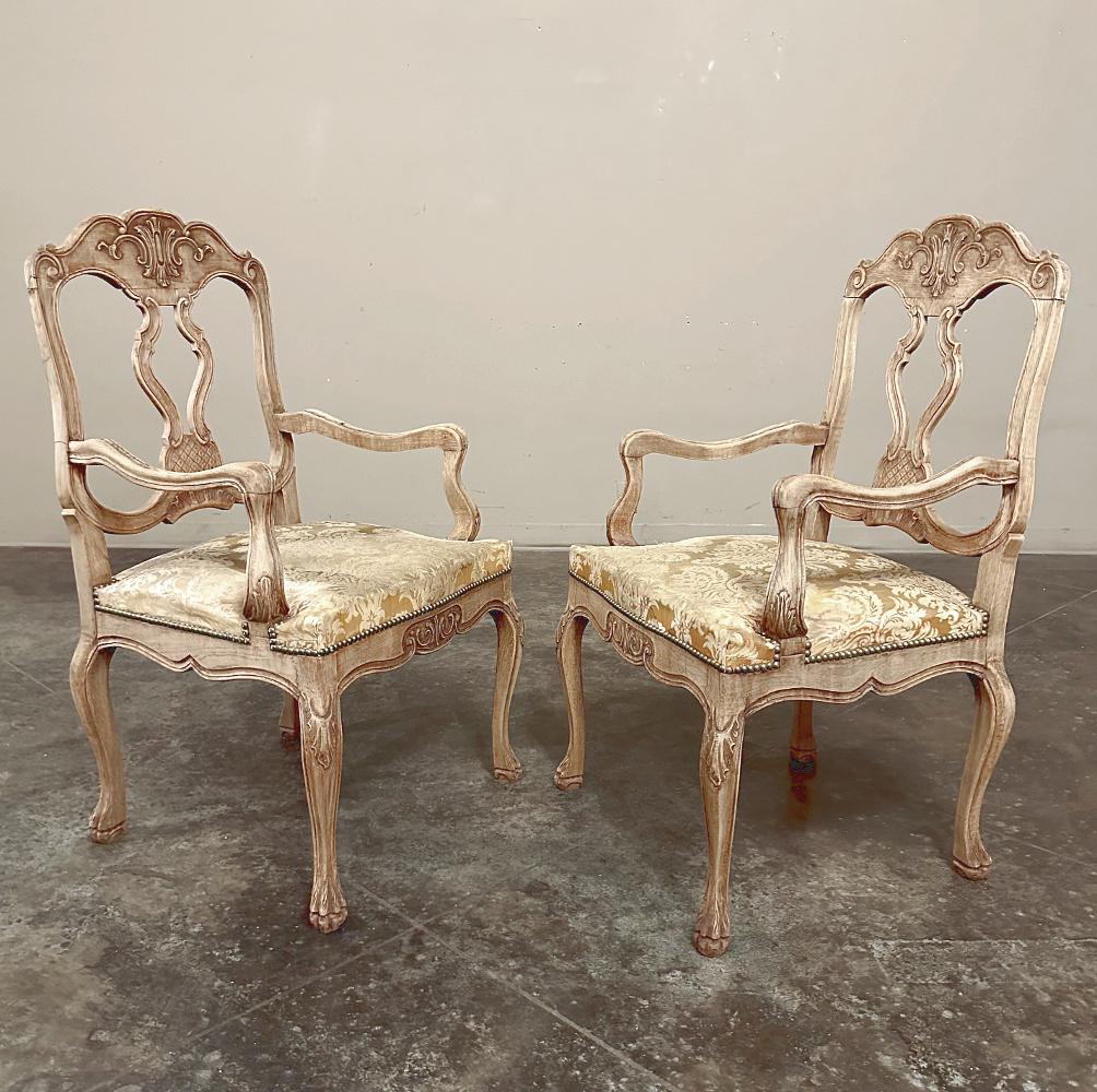 Fauteuils anciens Liegoise Louis XIV en Oak décapé Bon état - En vente à Dallas, TX