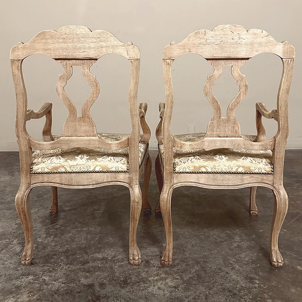 20ième siècle Fauteuils anciens Liegoise Louis XIV en Oak décapé en vente