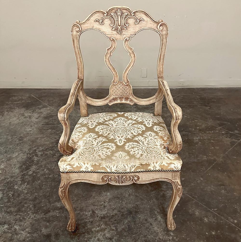 Fauteuils anciens Liegoise Louis XIV en Oak décapé en vente 1