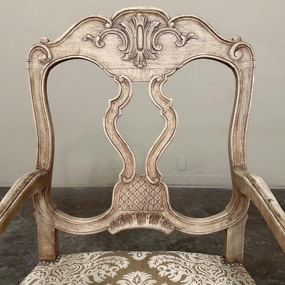 Fauteuils anciens Liegoise Louis XIV en Oak décapé en vente 2